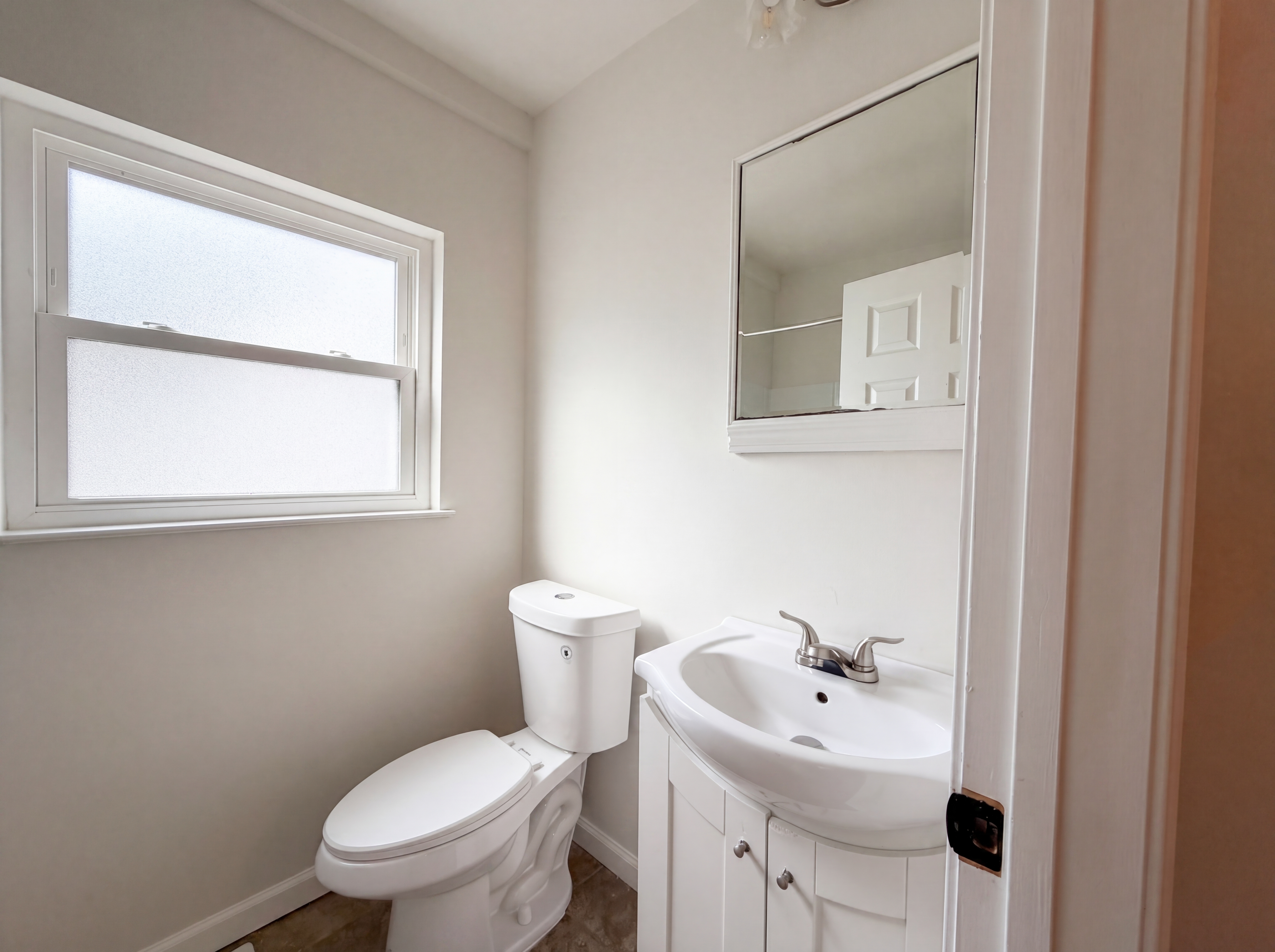 Photo 6 of 17 of 8479 Lake Dr, Cedar Hill, MO