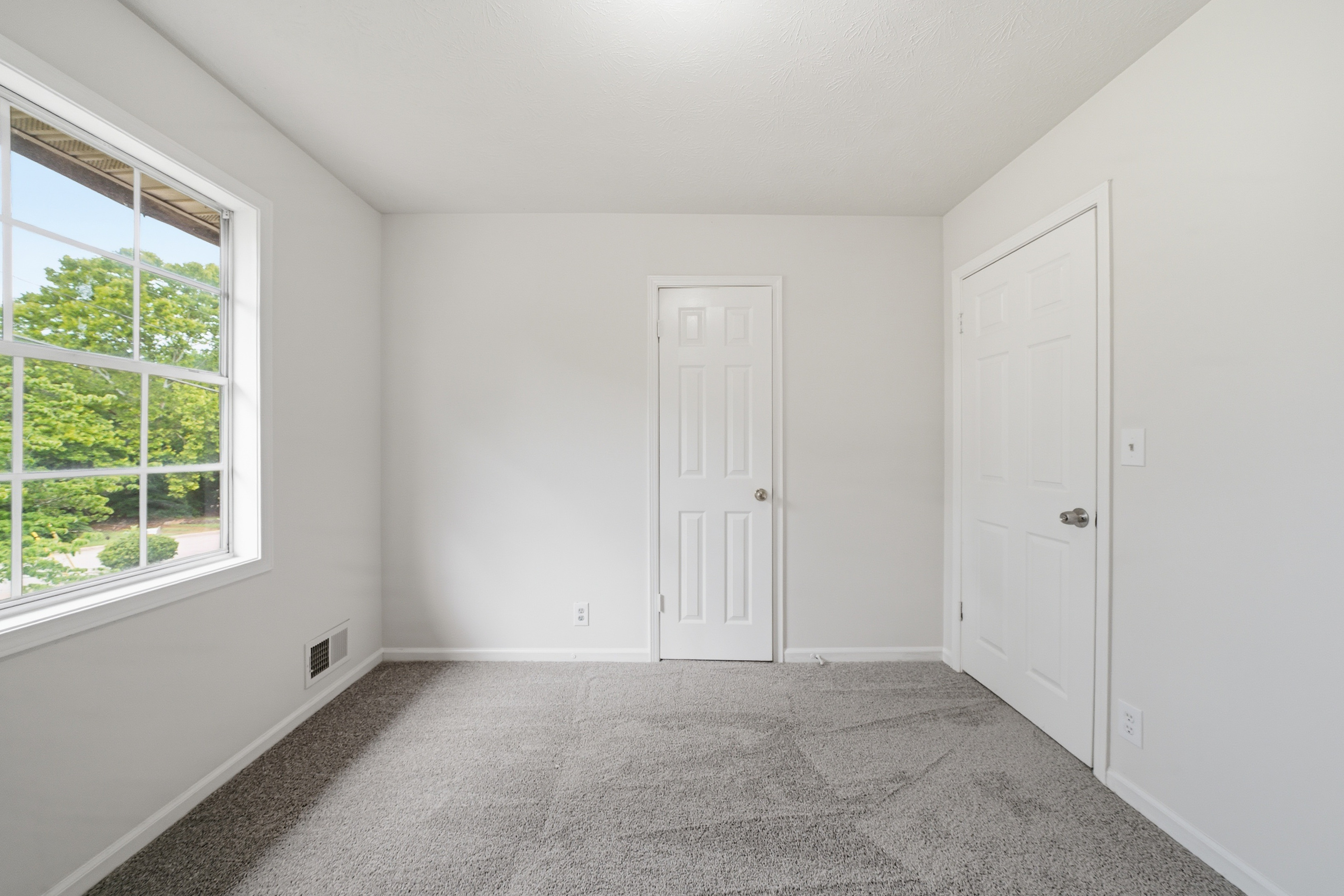 Photo 17 of 30 of 930 Cochise Trl SE, Conyers, GA