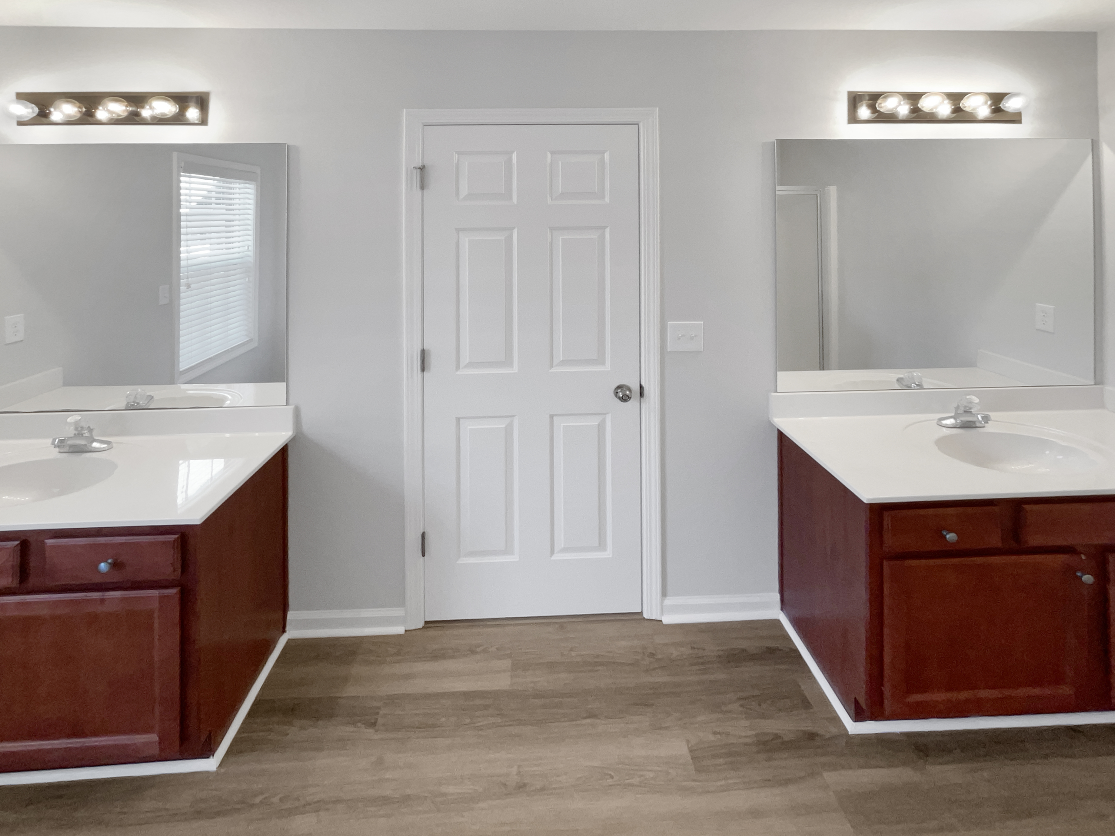 Photo 12 of 52 of 1622 Halliard Dr, Lawrenceville, GA