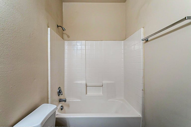 Photo 18 of 21 - 6321 Benavides Dr, Dallas, TX 75217