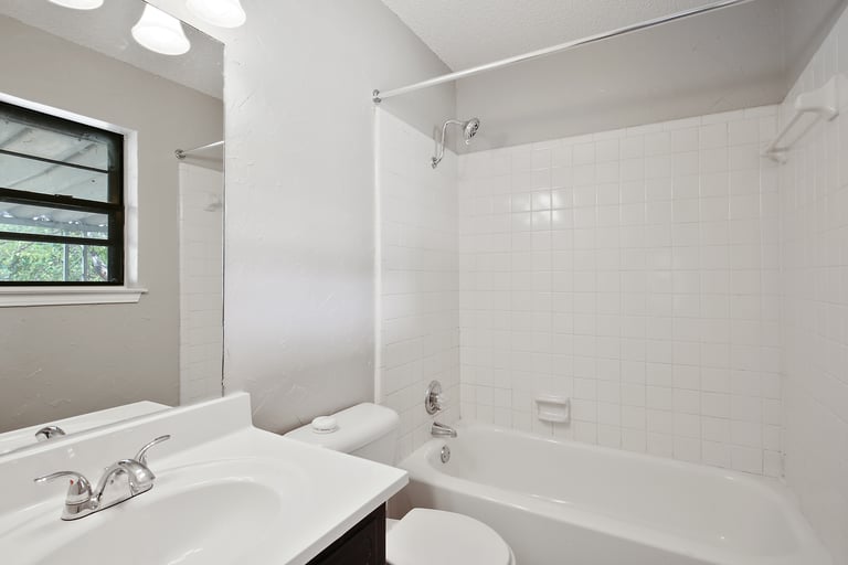 Photo 20 of 25 - 519 Easley St, Fort Worth, TX 76108