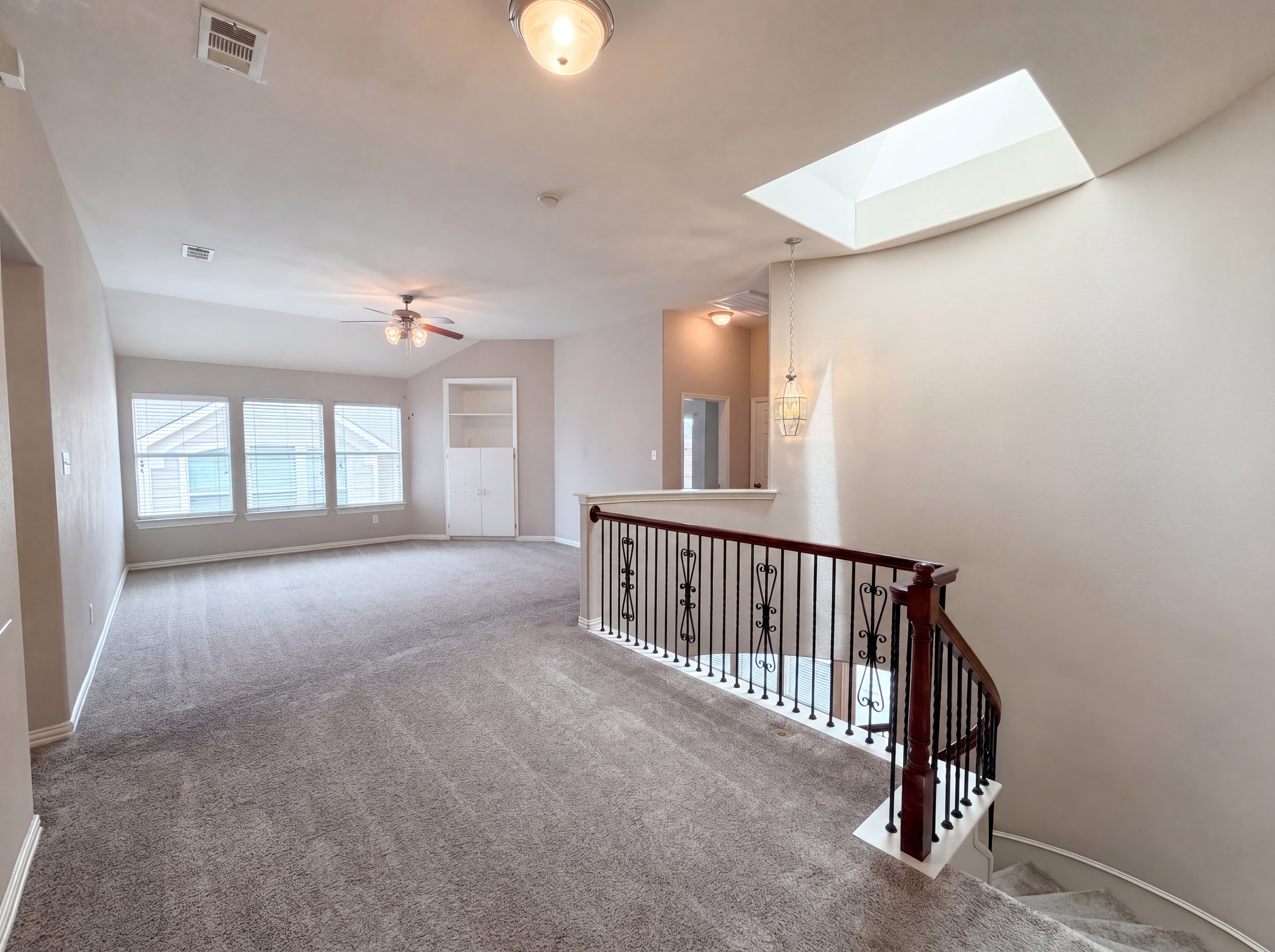 Photo 13 of 32 of 10330 Sandbar Dr, Irving, TX