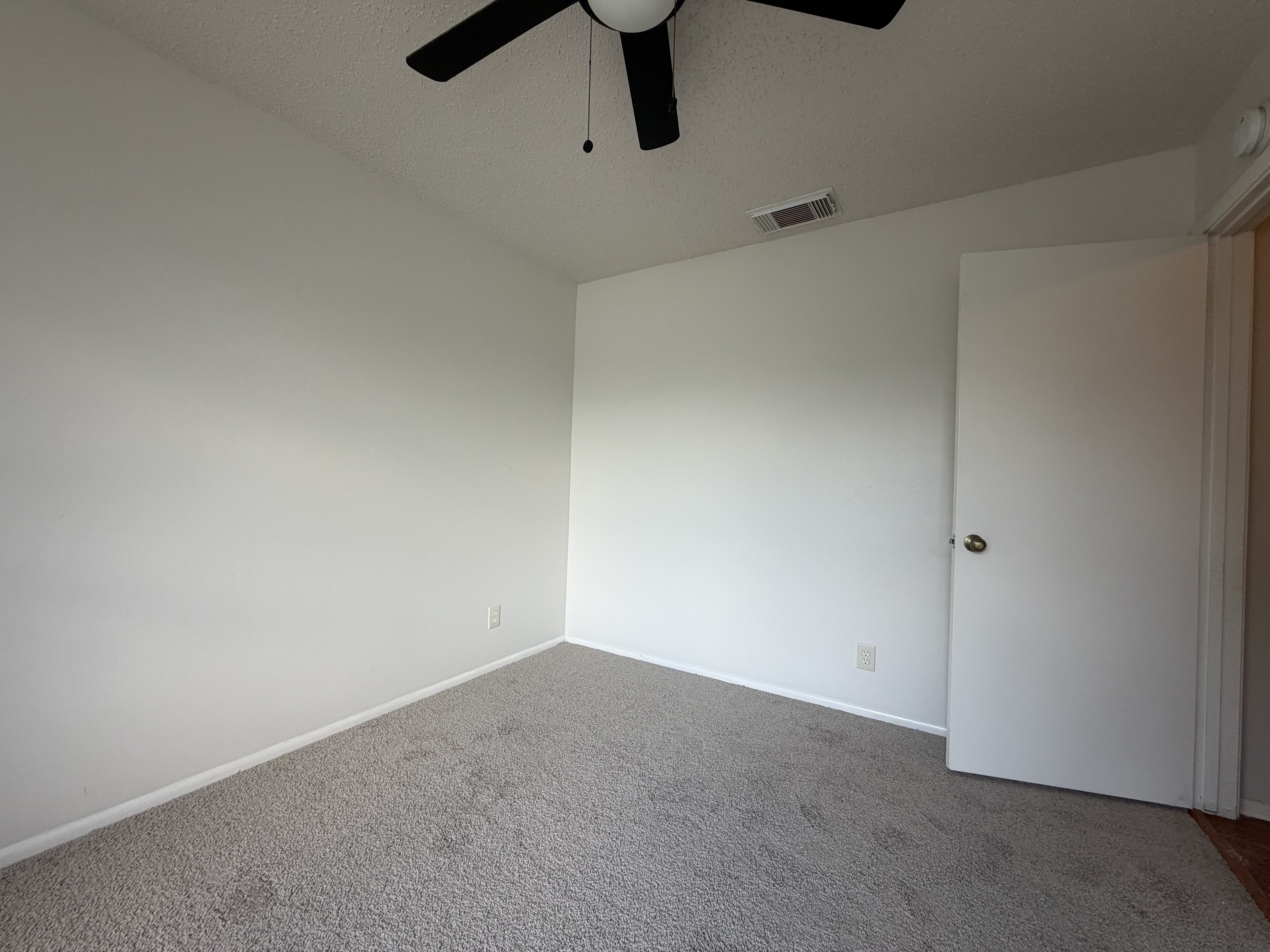 Photo 9 of 16 of 6800 Rebel Grove Dr, Converse, TX