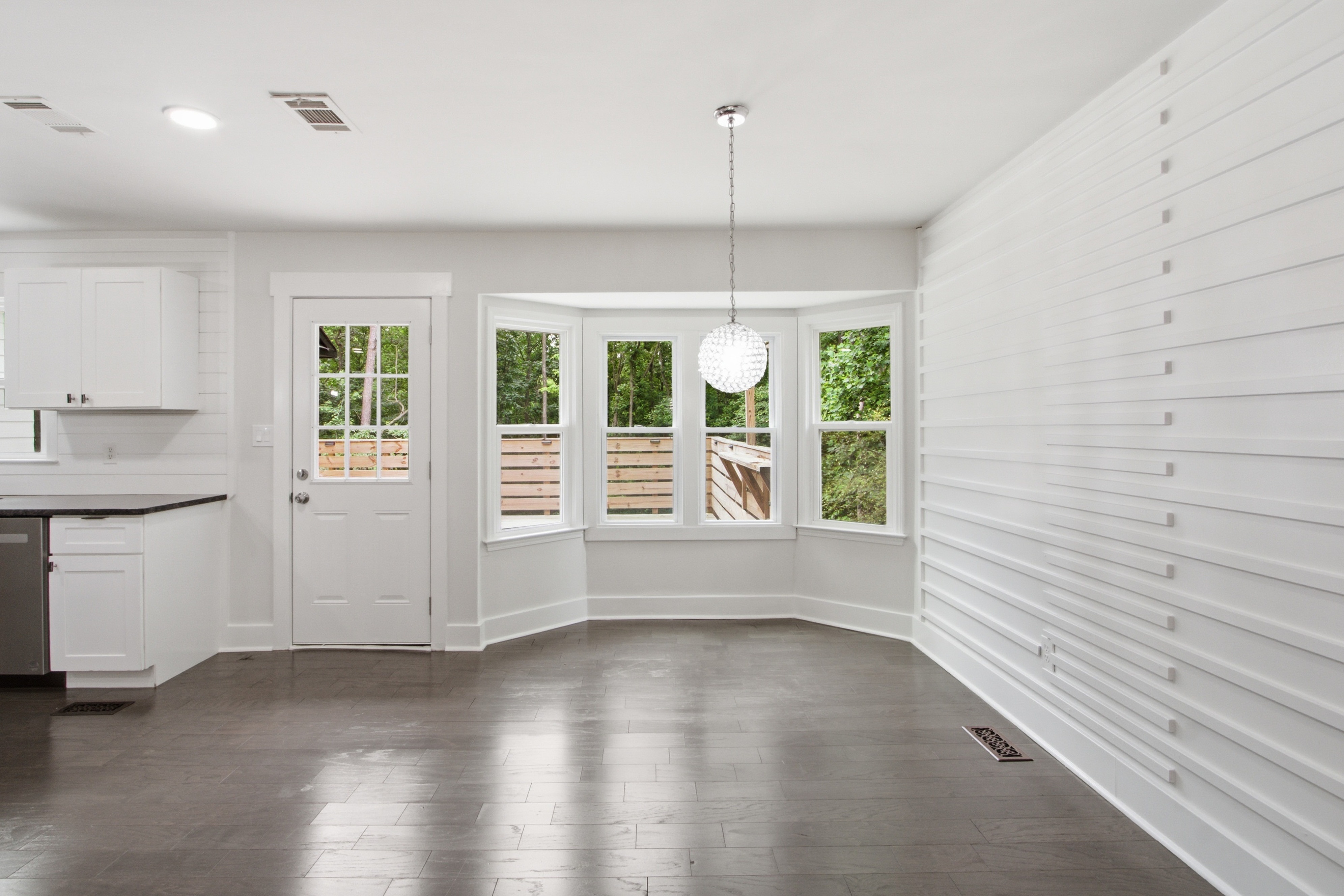 Photo 13 of 33 of 1239 Ashbrook Dr, Lawrenceville, GA