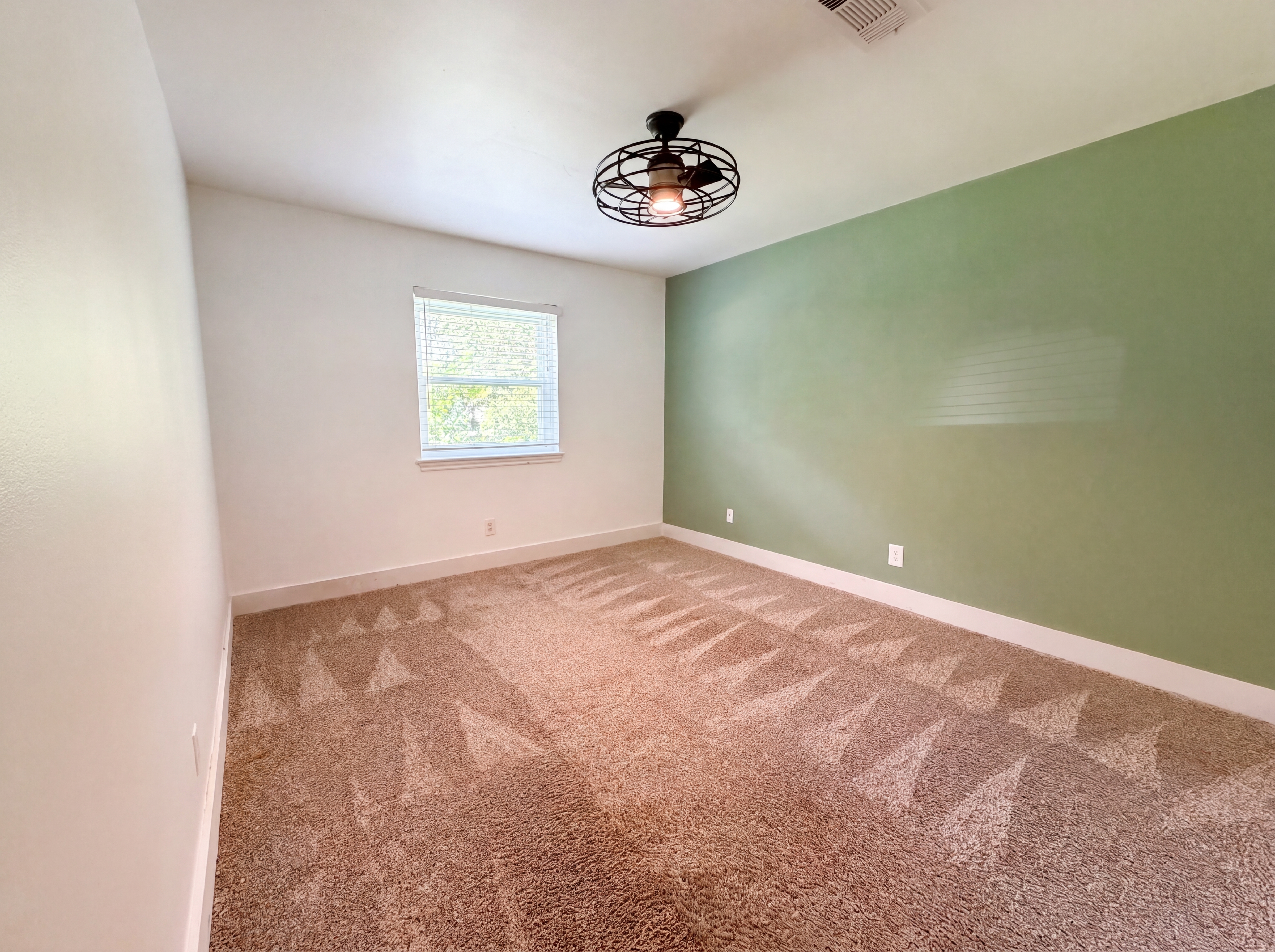 Photo 13 of 24 of 7807 Bideford Ln, Houston, TX