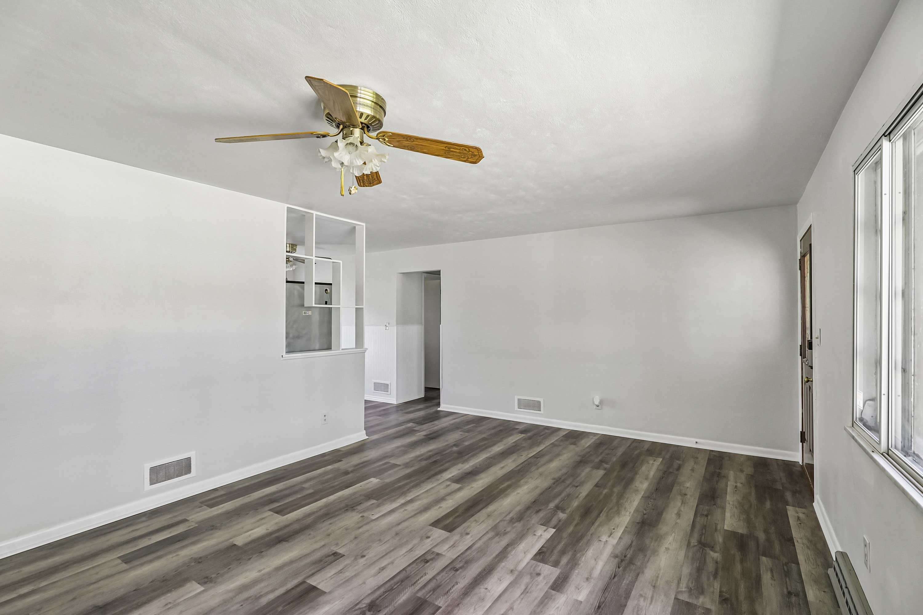 Photo 7 of 42 of 4071 Carondelet Dr, Dayton, OH