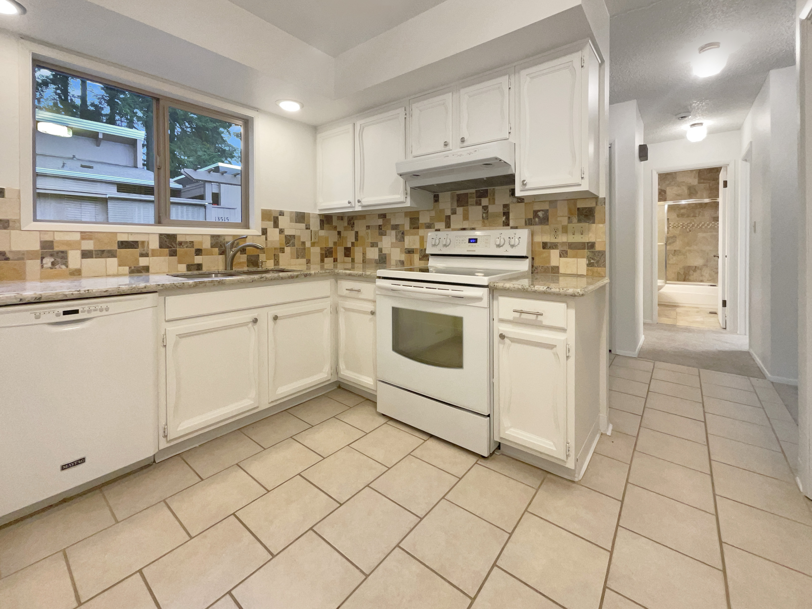 Photo 10 of 19 of 2108 NE 136th Ave, Vancouver, WA