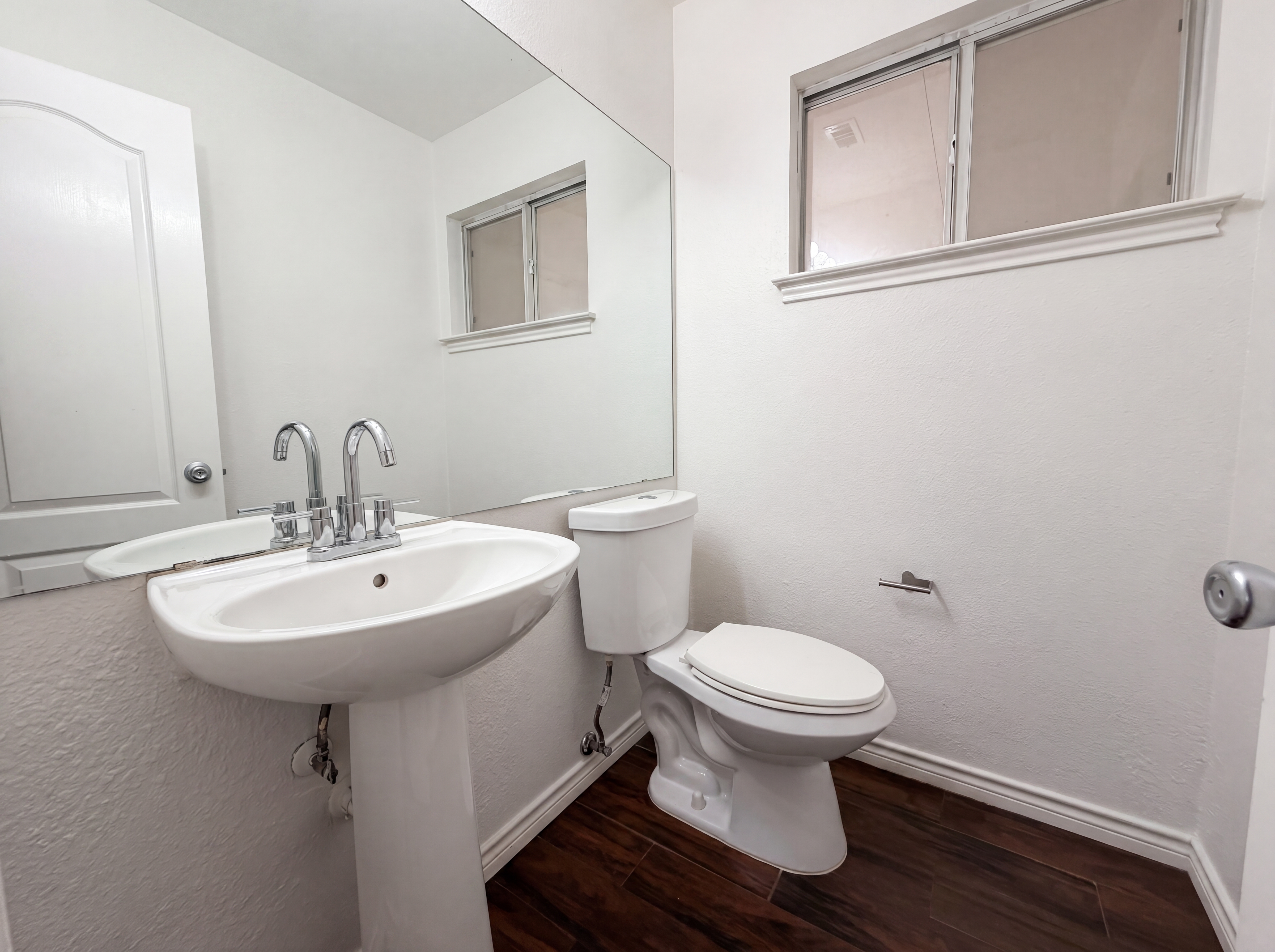 Photo 12 of 18 of 8423 Berry Knoll Dr, Universal City, TX