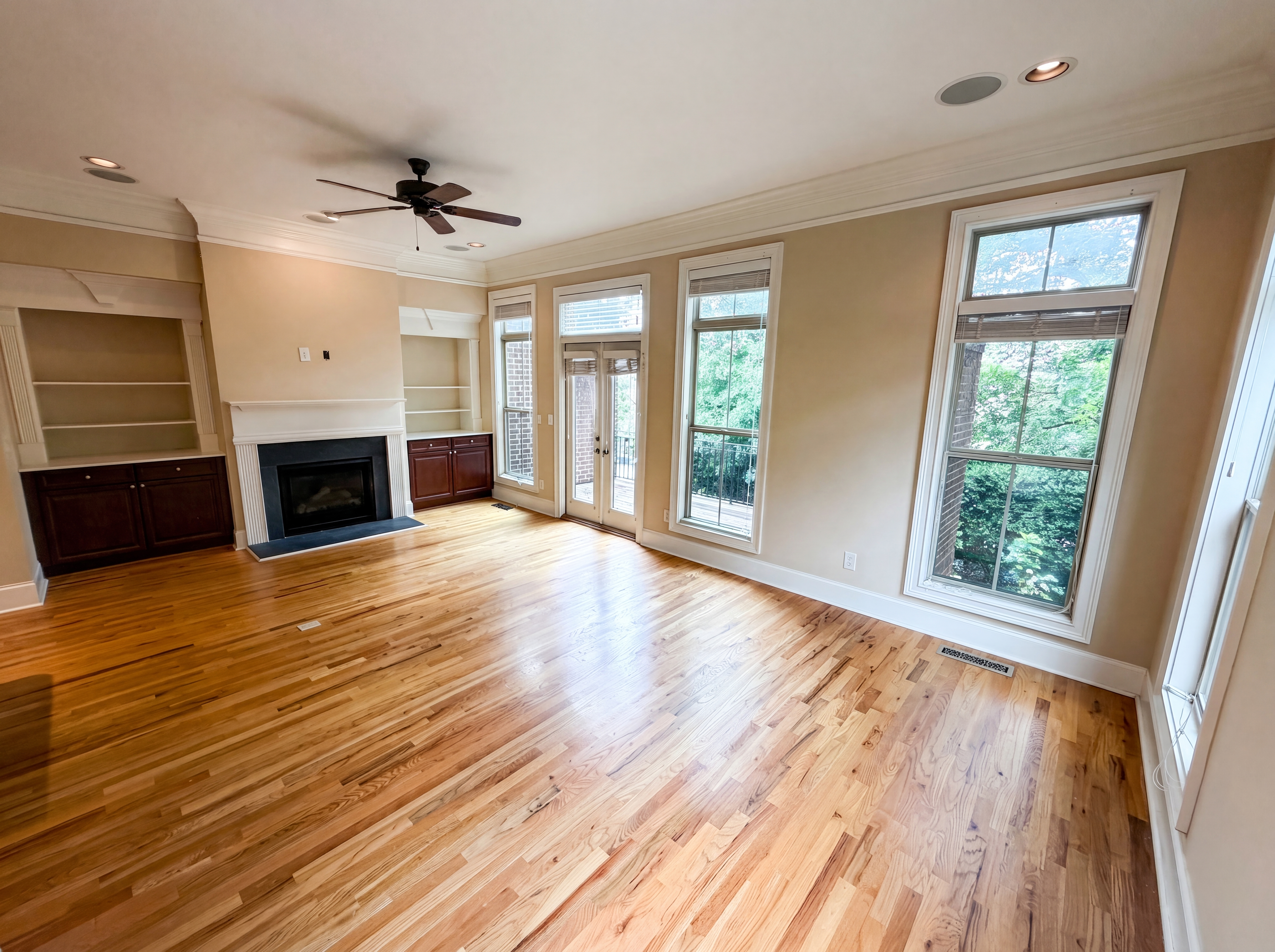 Photo 3 of 33 of 2370 Crescent Park Ct, Atlanta, GA