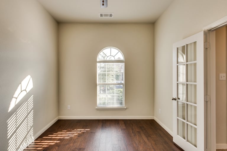 Photo 9 of 30 - 1517 Nightingale Dr, Aubrey, TX 76227