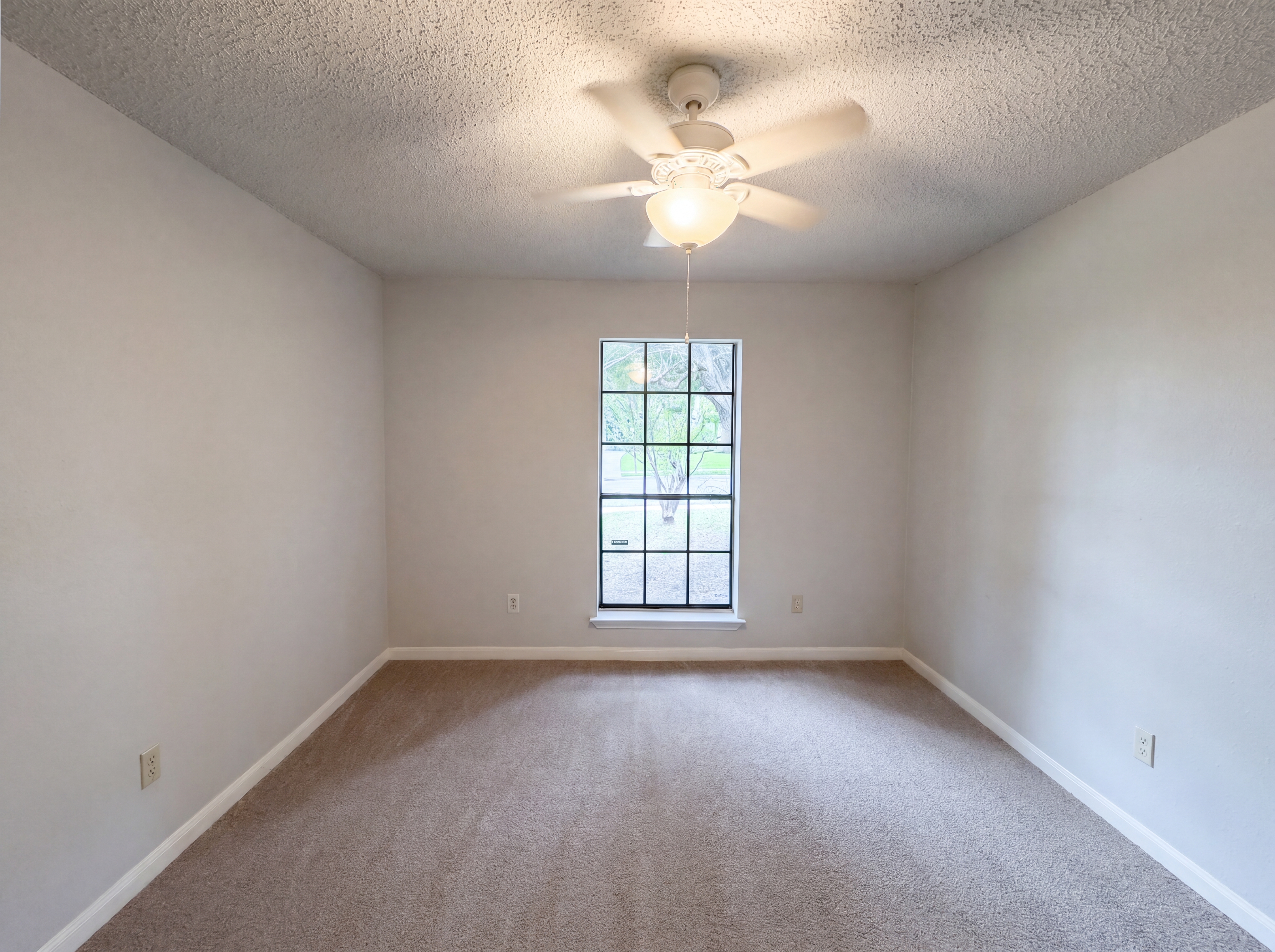 Photo 8 of 17 of 1604 Danube Ln, Plano, TX