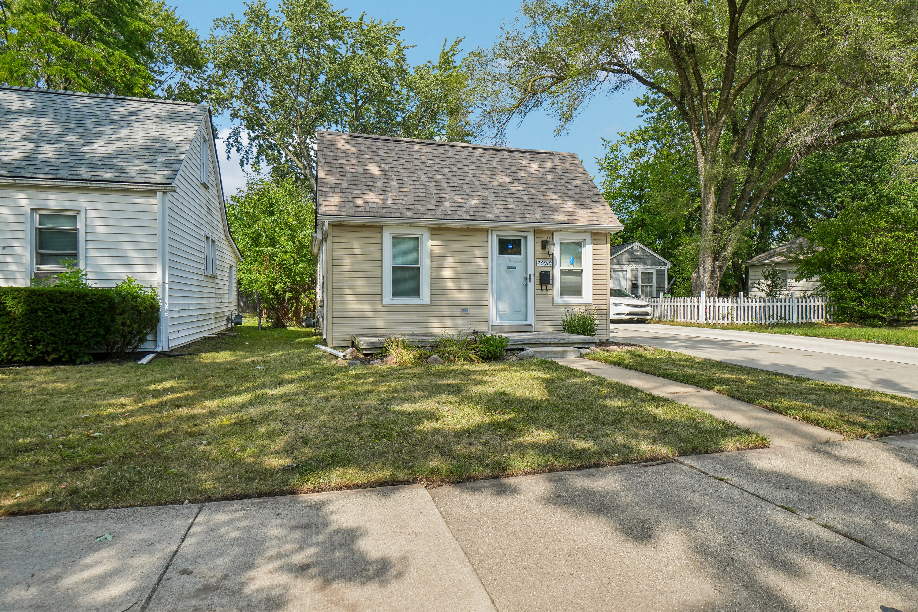 Photo 37 of 38 of 20919 Hollywood St, Harper Woods, MI