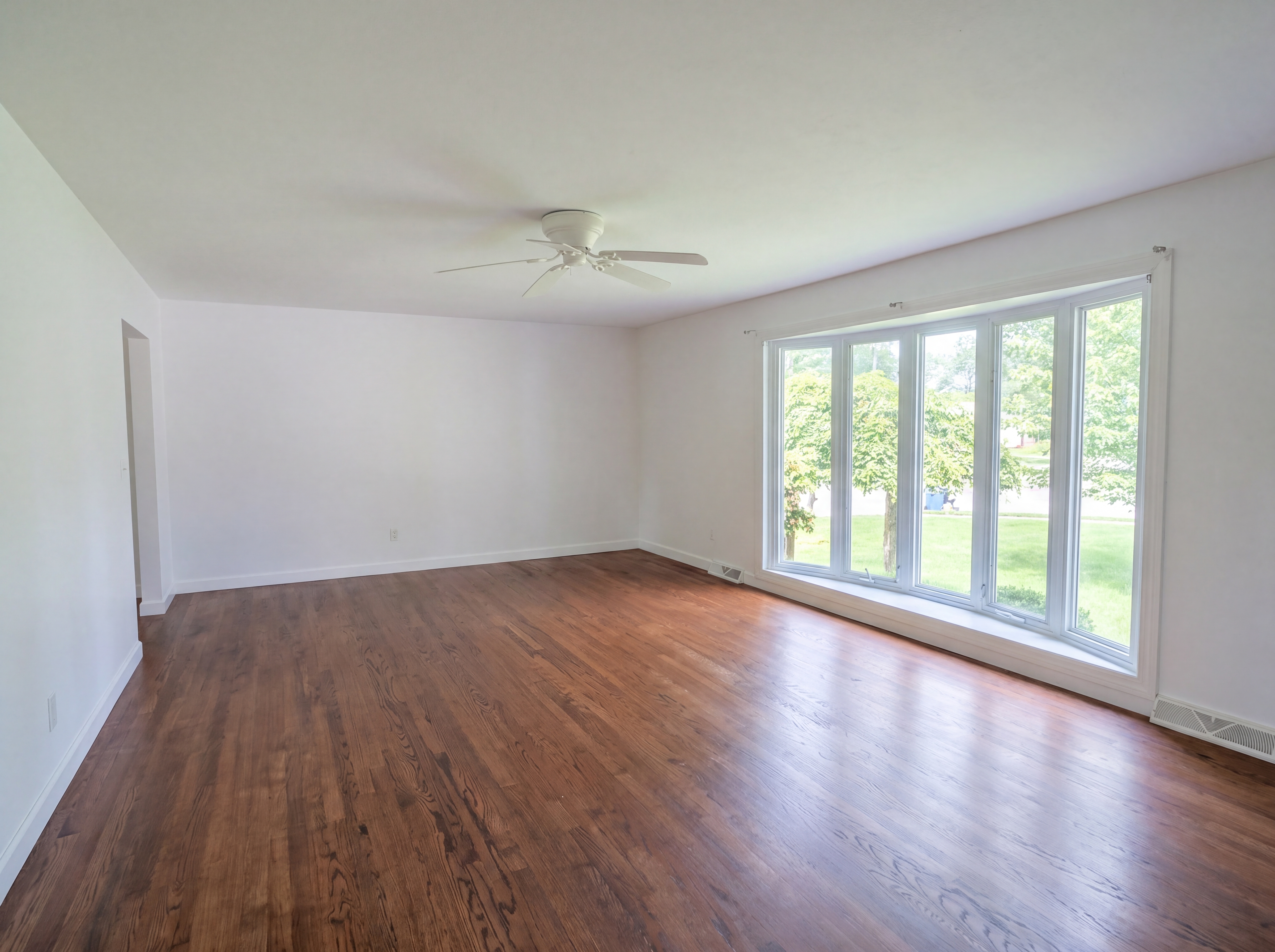 Photo 3 of 24 of 30223 Chatham Point Dr, Bay Village, OH
