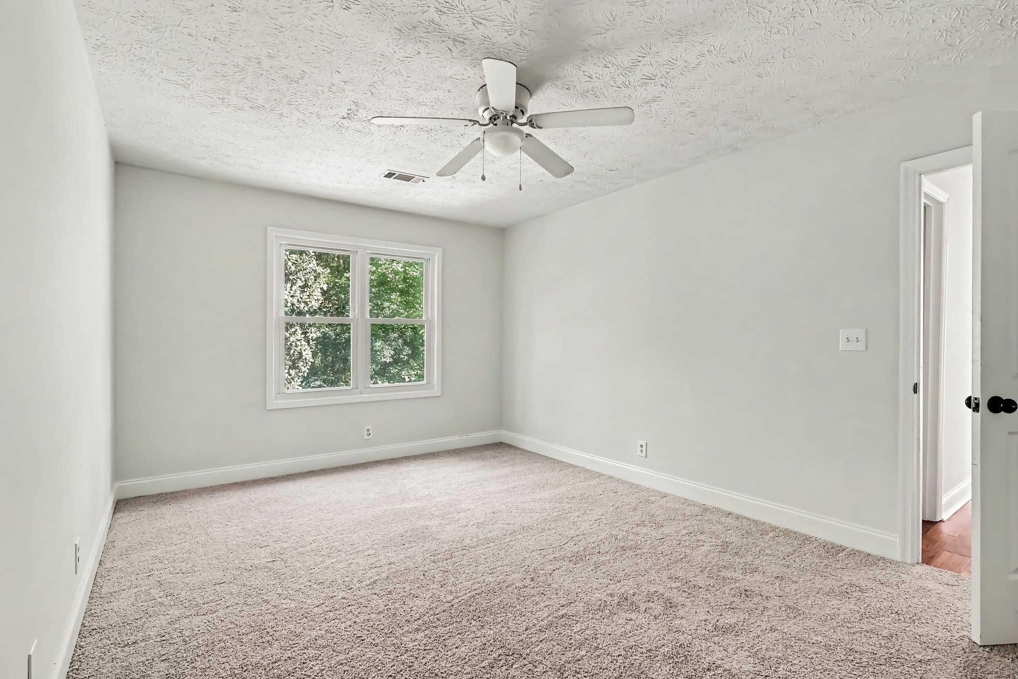 Photo 15 of 22 of 2888 Carrousel Ct, Stone Mountain, GA