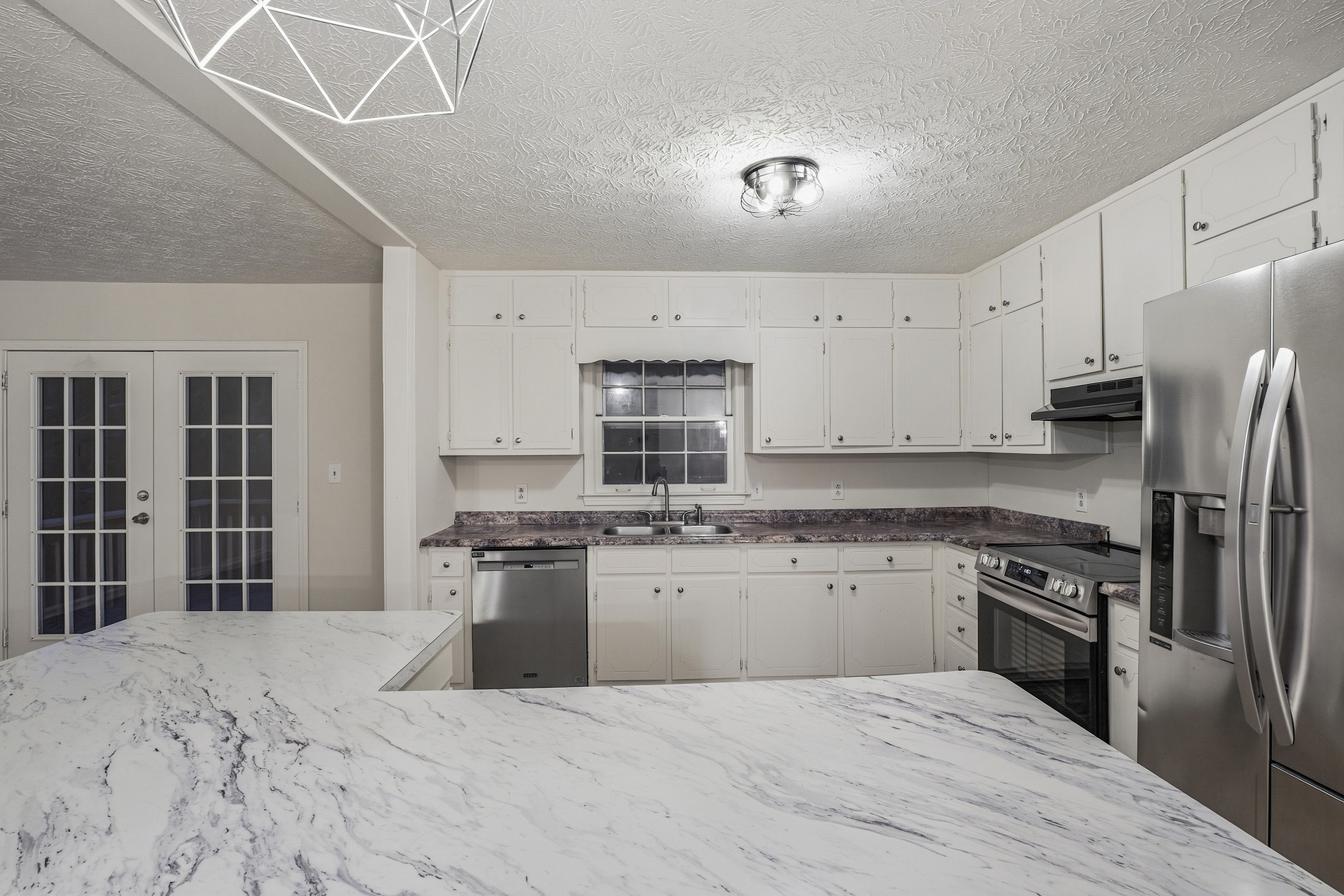 Photo 7 of 27 of 4222 King James Ct, Snellville, GA
