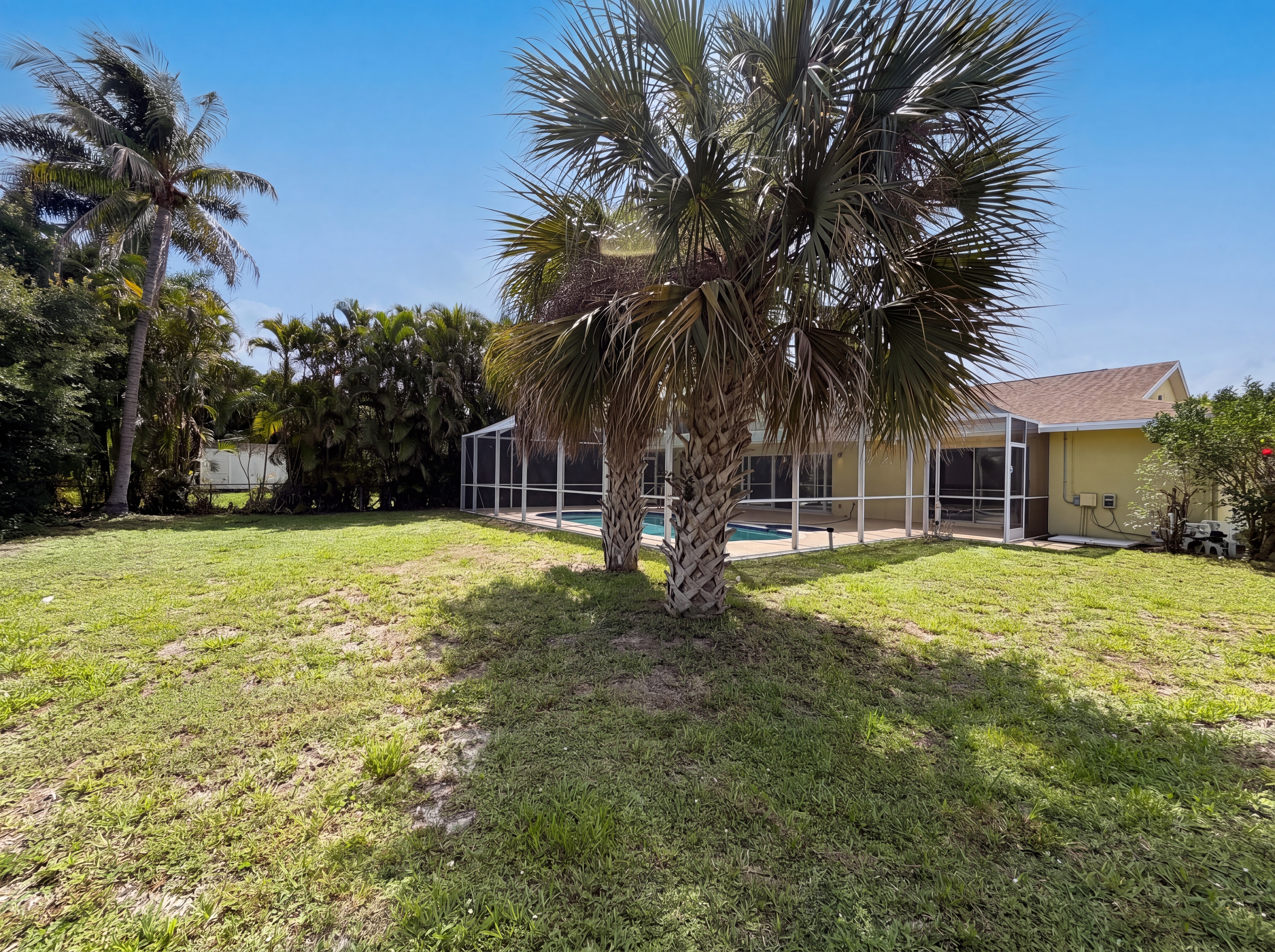 Photo 28 of 33 of 5644 Eichen Cir W, Fort Myers, FL