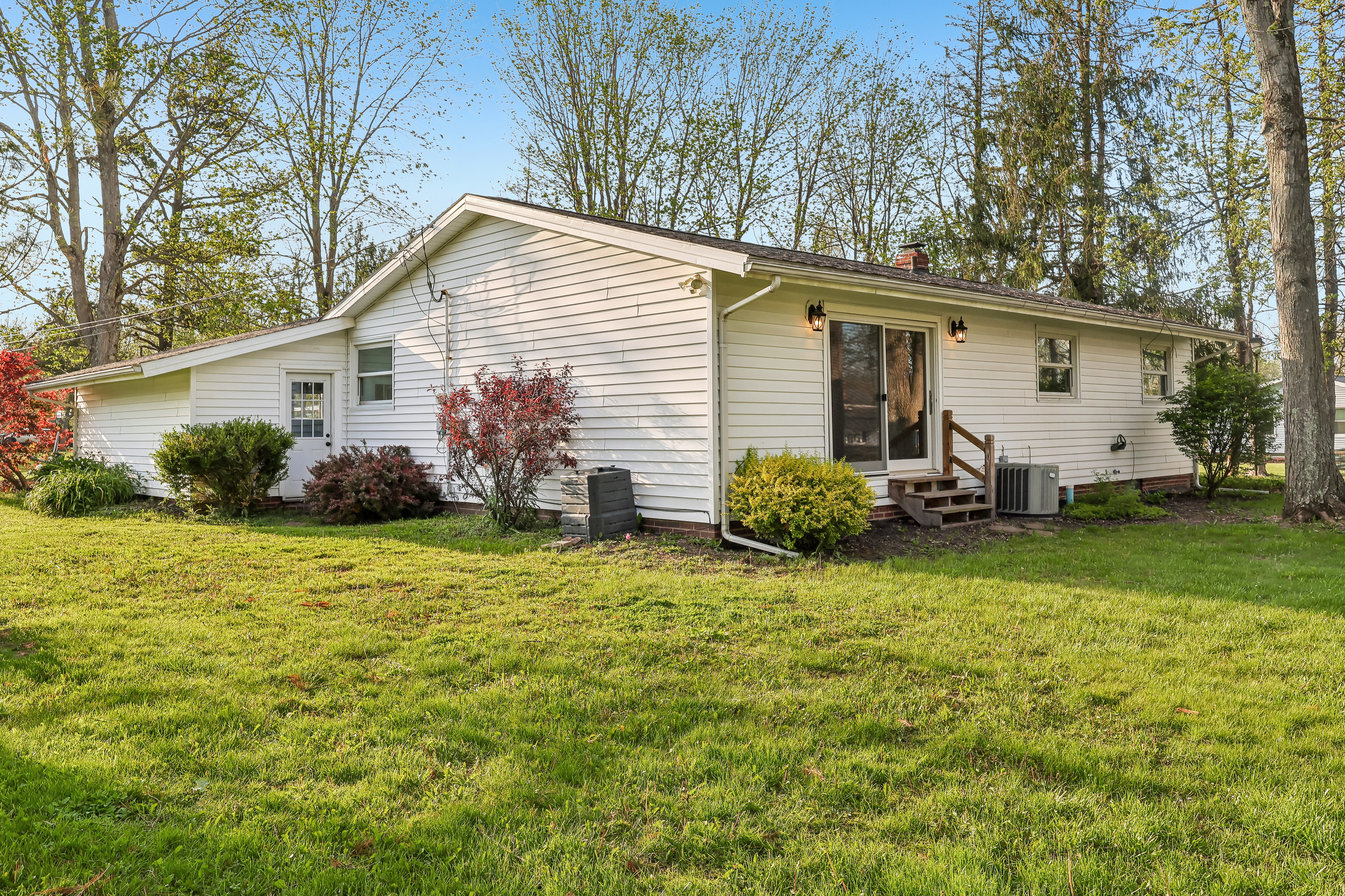 Photo 5 of 27 of 5995 Liberty Rd, Solon, OH