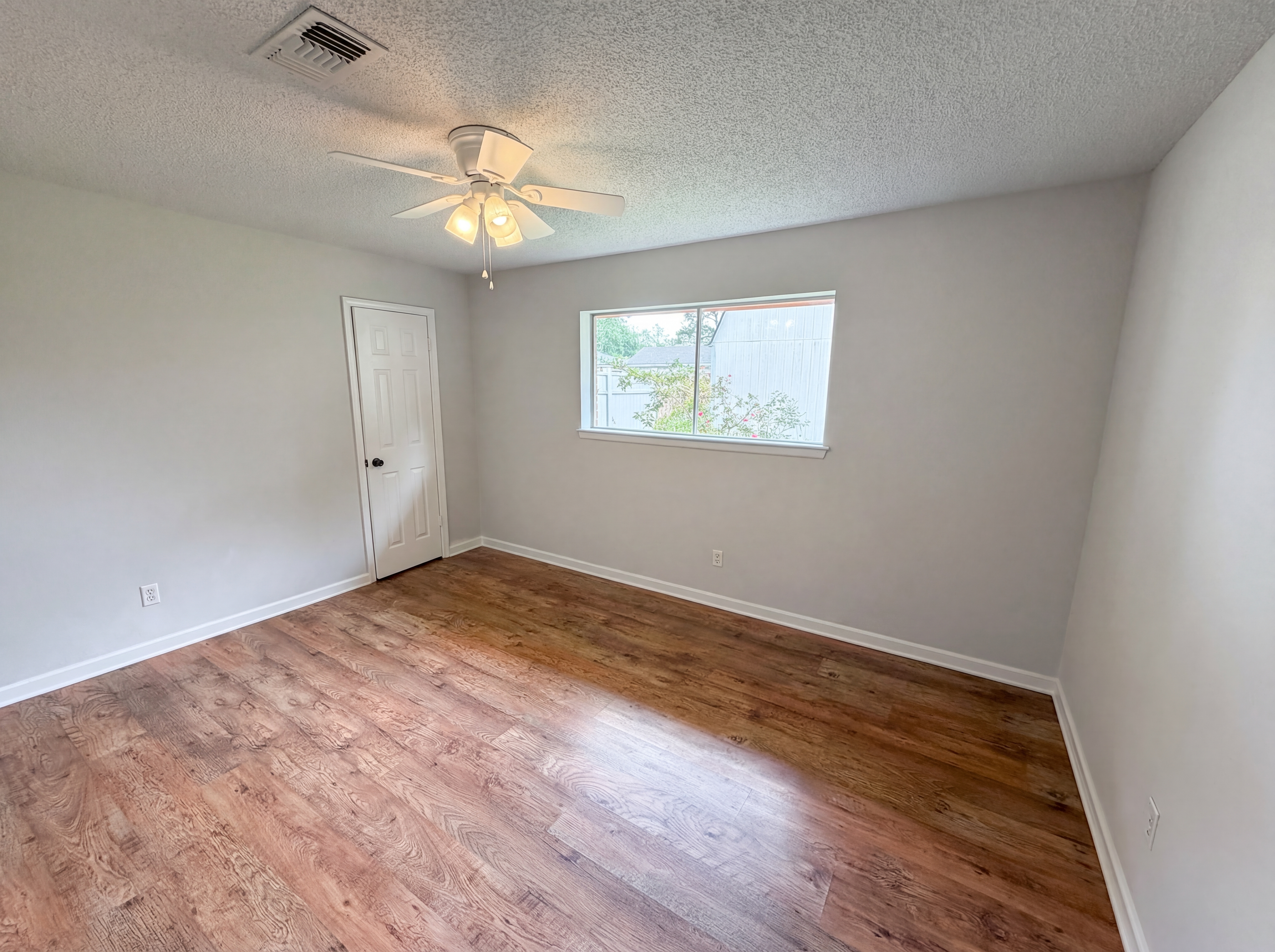 Photo 15 of 21 of 1902 New Orleans St, Deer Park, TX