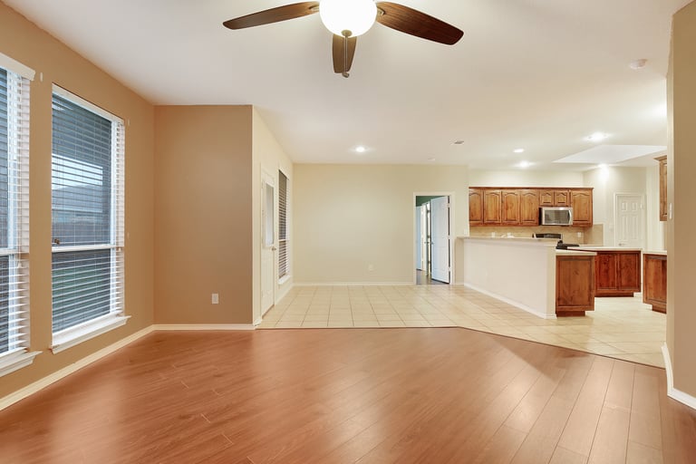 Photo 9 of 26 - 10009 Tulare Ln, Fort Worth, TX 76177