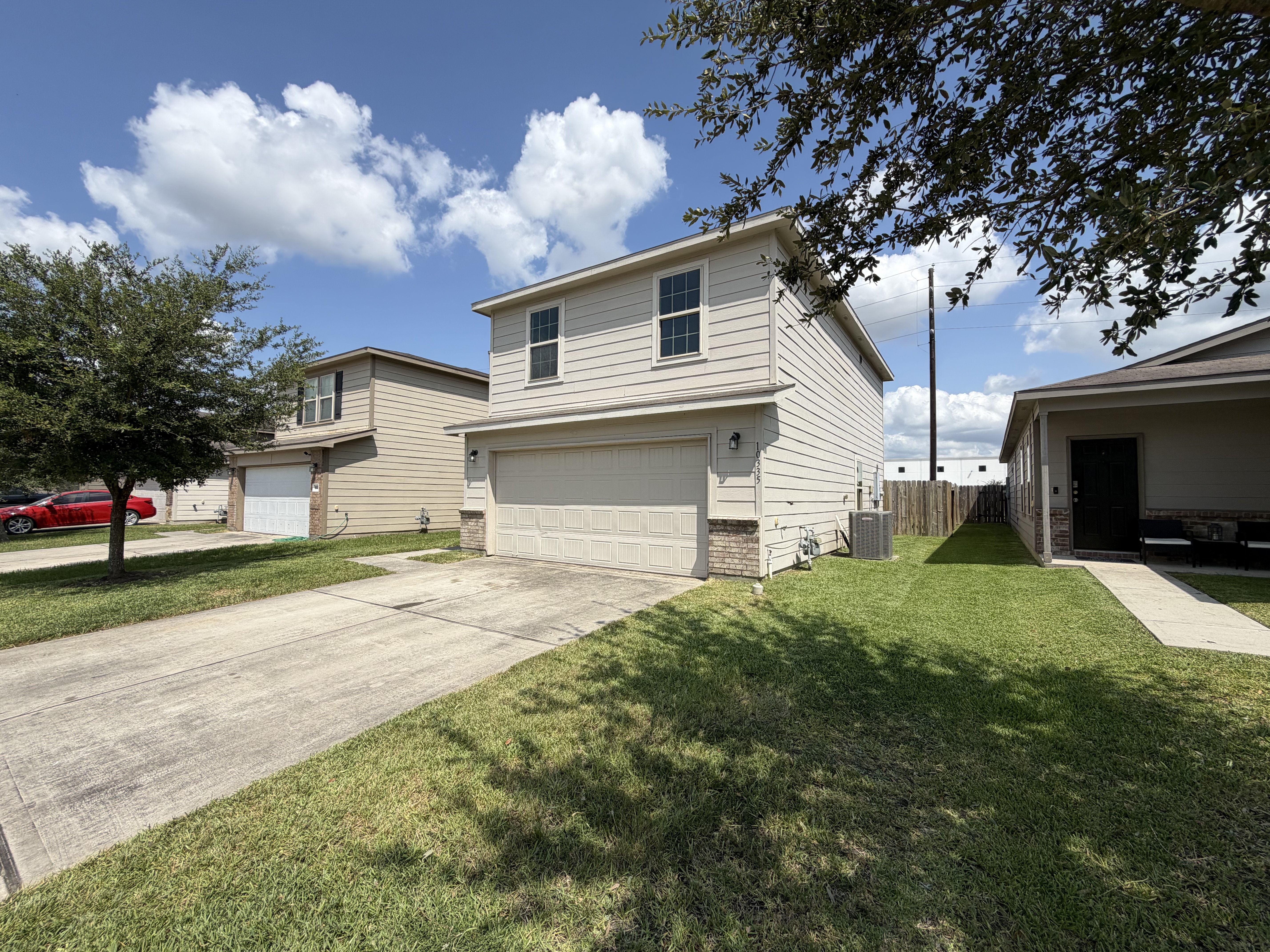 Photo 21 of 25 of 10335 Dawson Hill Ln, Houston, TX