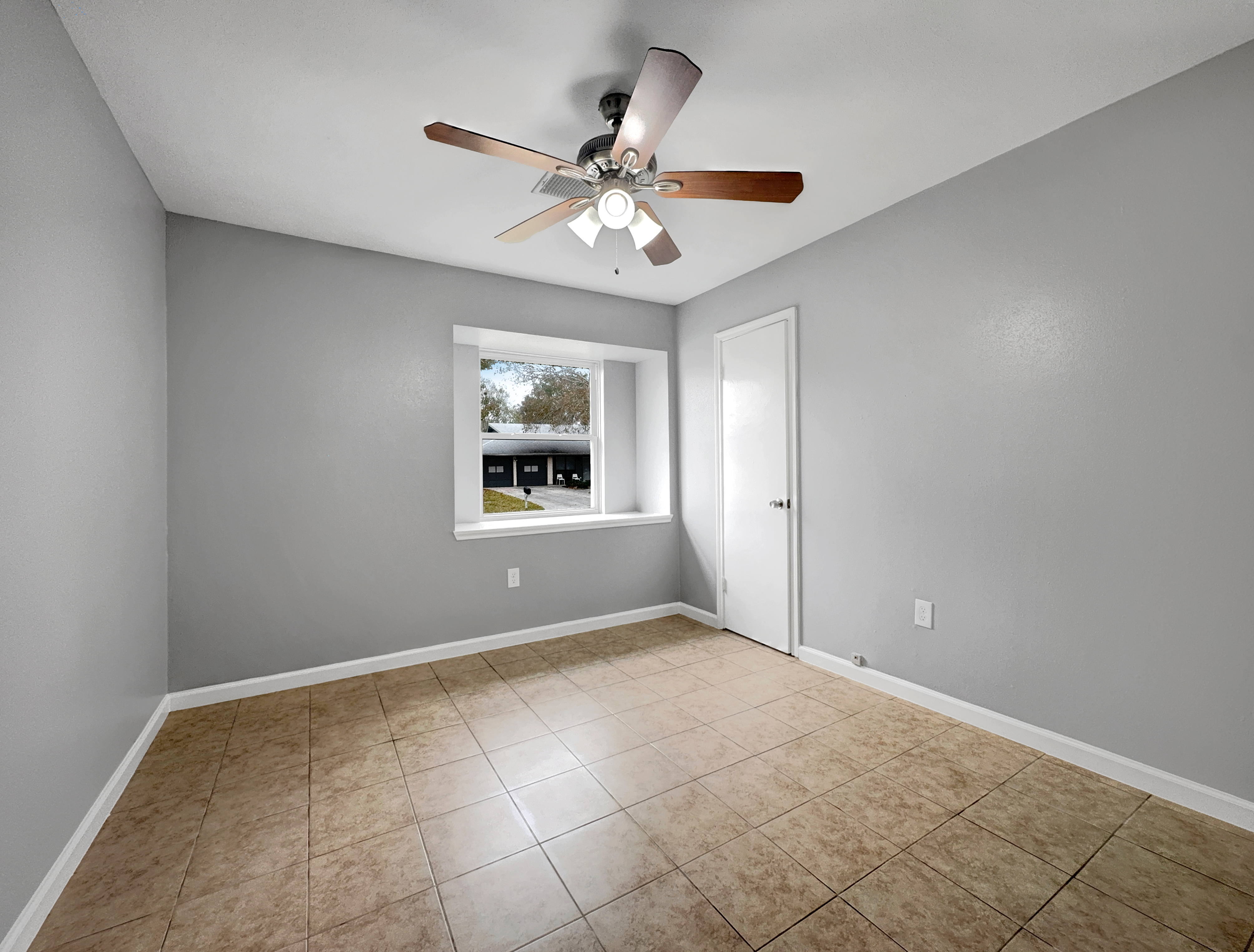 Photo 13 of 16 of 2103 Williamsburg Ct N, League City, TX