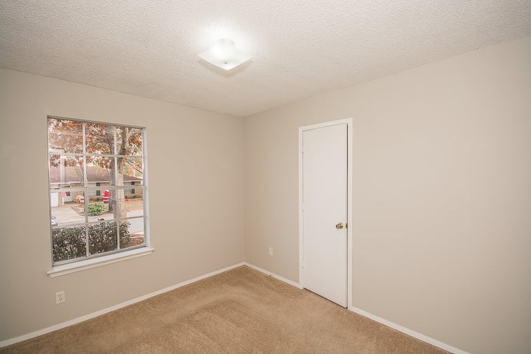 Photo 14 of 21 - 5804 Willow Branch Dr, Arlington, TX 76017