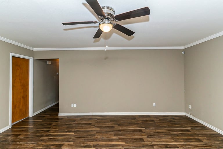 Photo 12 of 23 - 1500 Arvel Cir, Azle, TX 76020