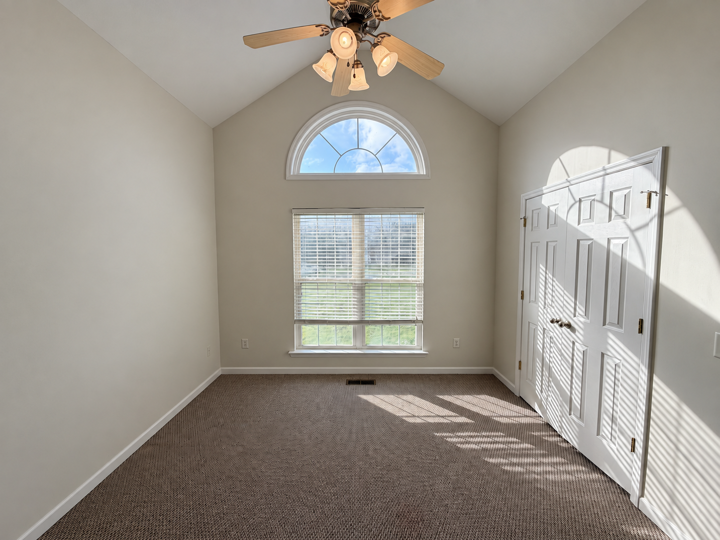 Photo 5 of 26 of 6937 Bucksland Dr, Ooltewah, TN