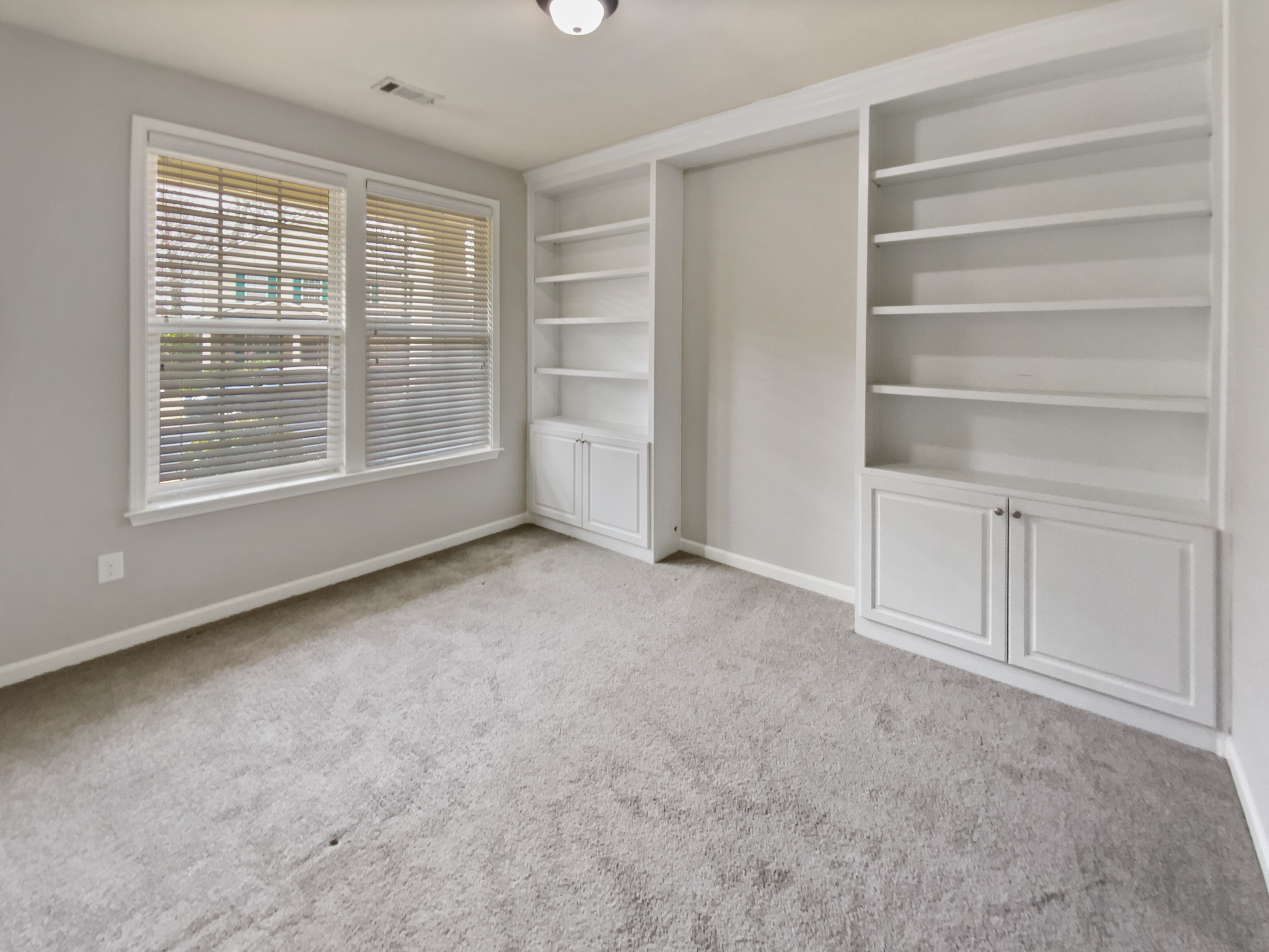 Photo 11 of 26 of 12981 Dartmore Cir, Alpharetta, GA