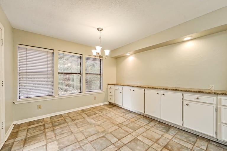 Photo 5 of 30 - 903 Portofino Dr, Arlington, TX 76012