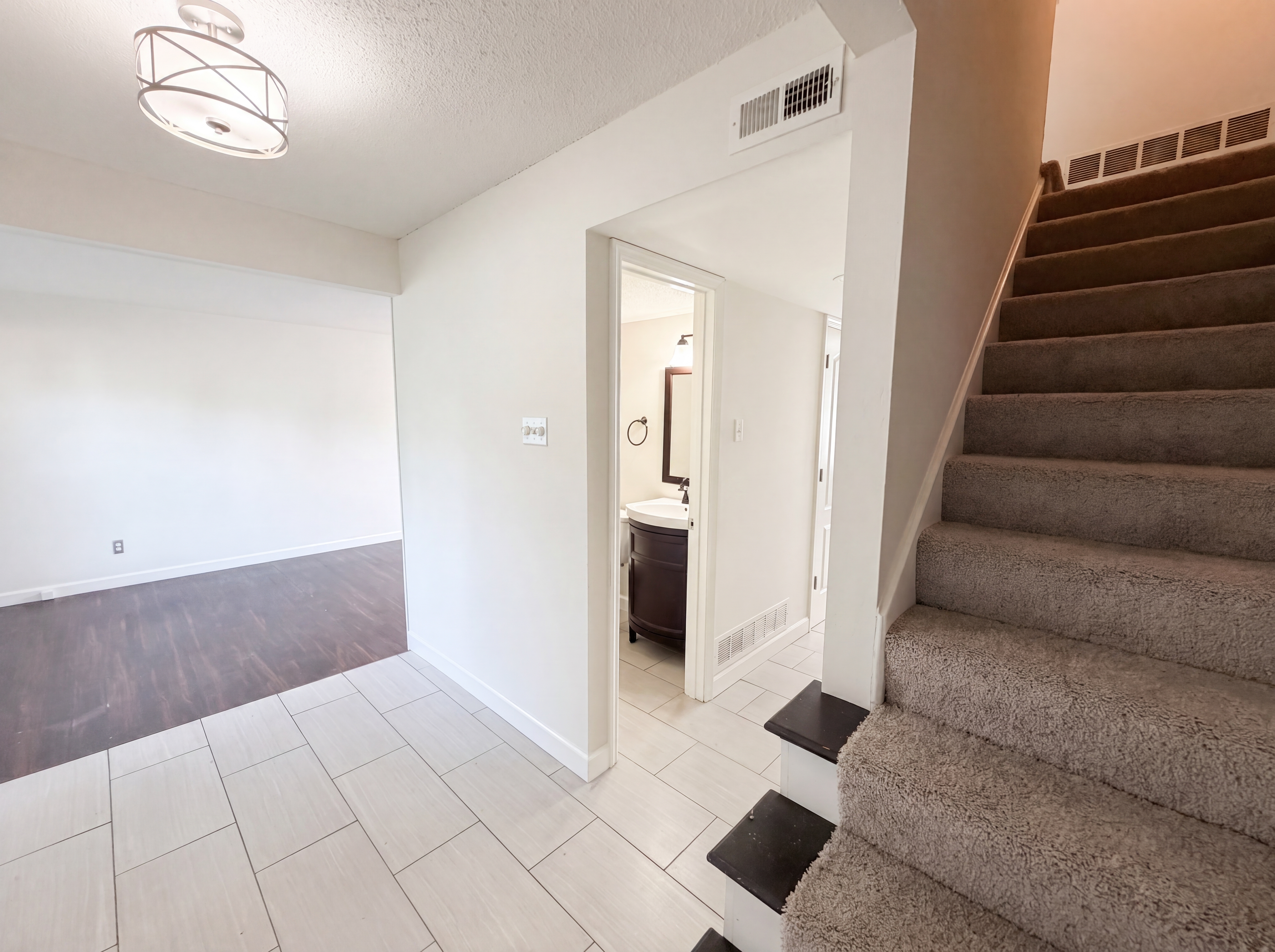 Photo 18 of 24 of 13451 Land O Woods Dr, Saint Louis, MO