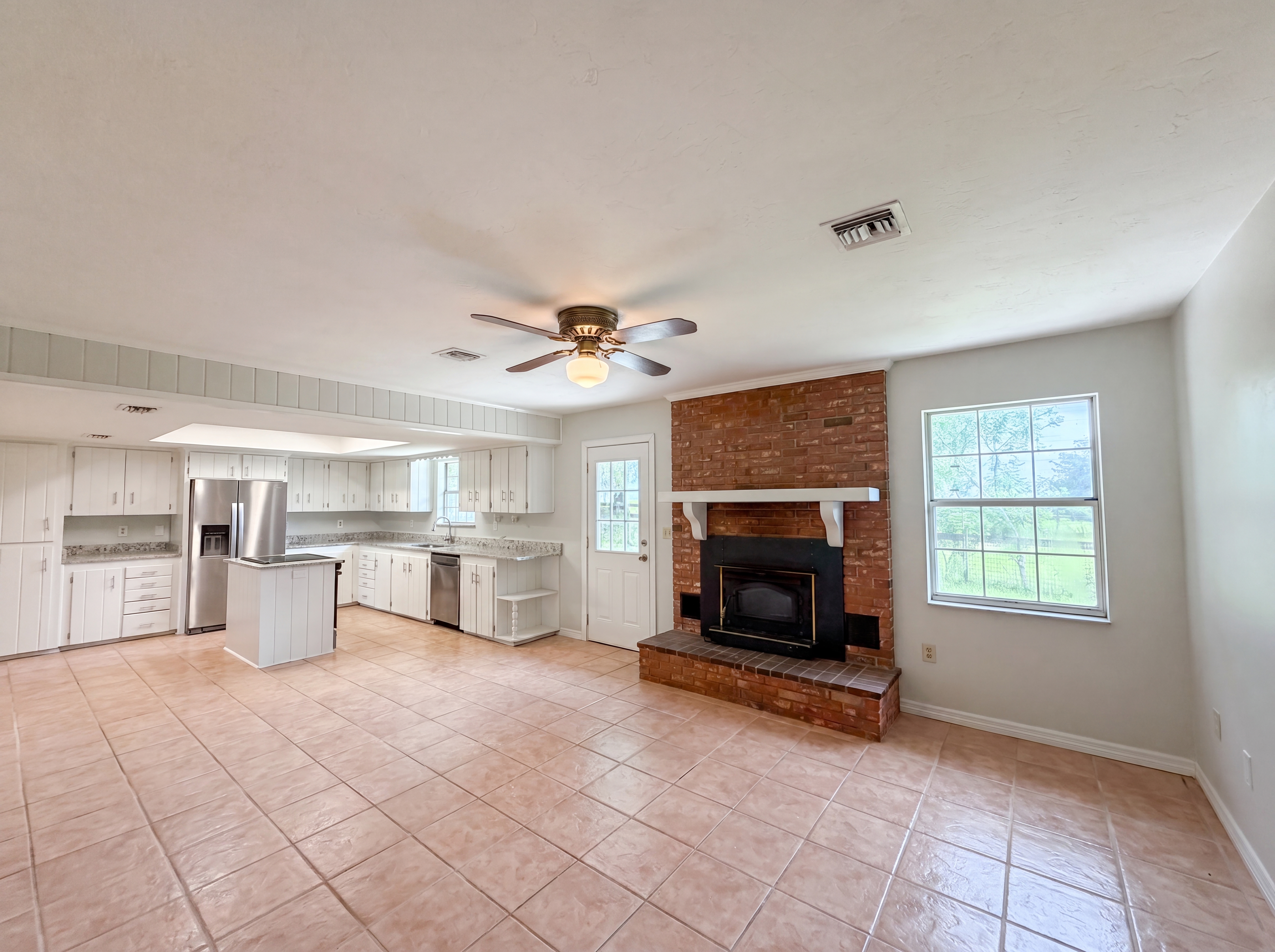 Photo 3 of 23 of 14181 SW 101st Ln, Dunnellon, FL