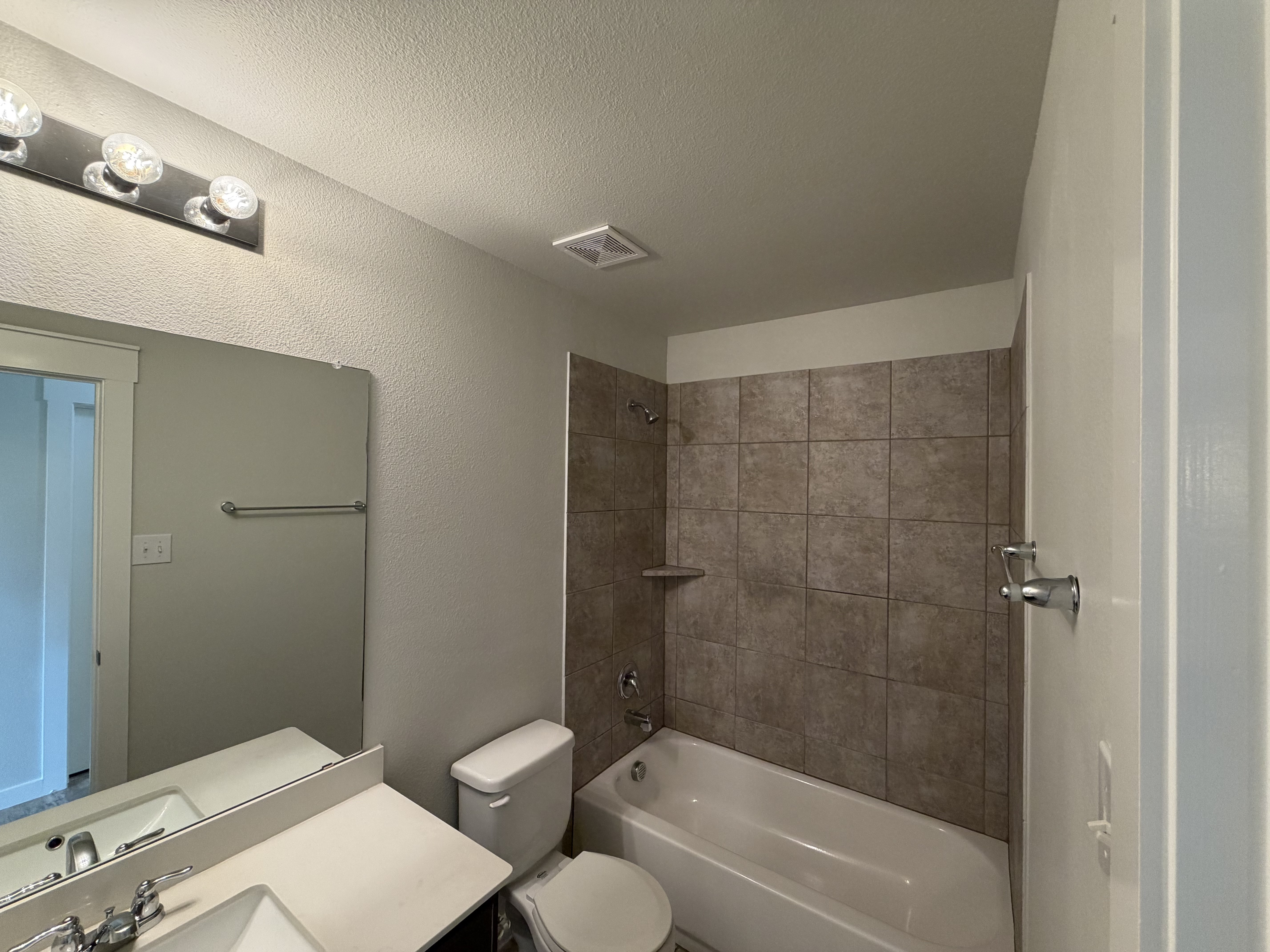 Photo 13 of 23 of 8956 Devonshire Dr, Fort Worth, TX