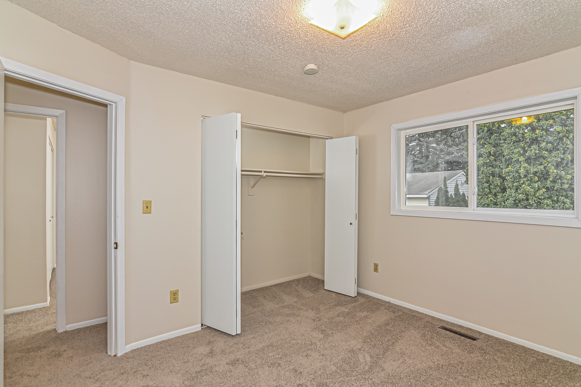 Photo 13 of 22 of 4412 22nd Ave NW, Rochester, MN