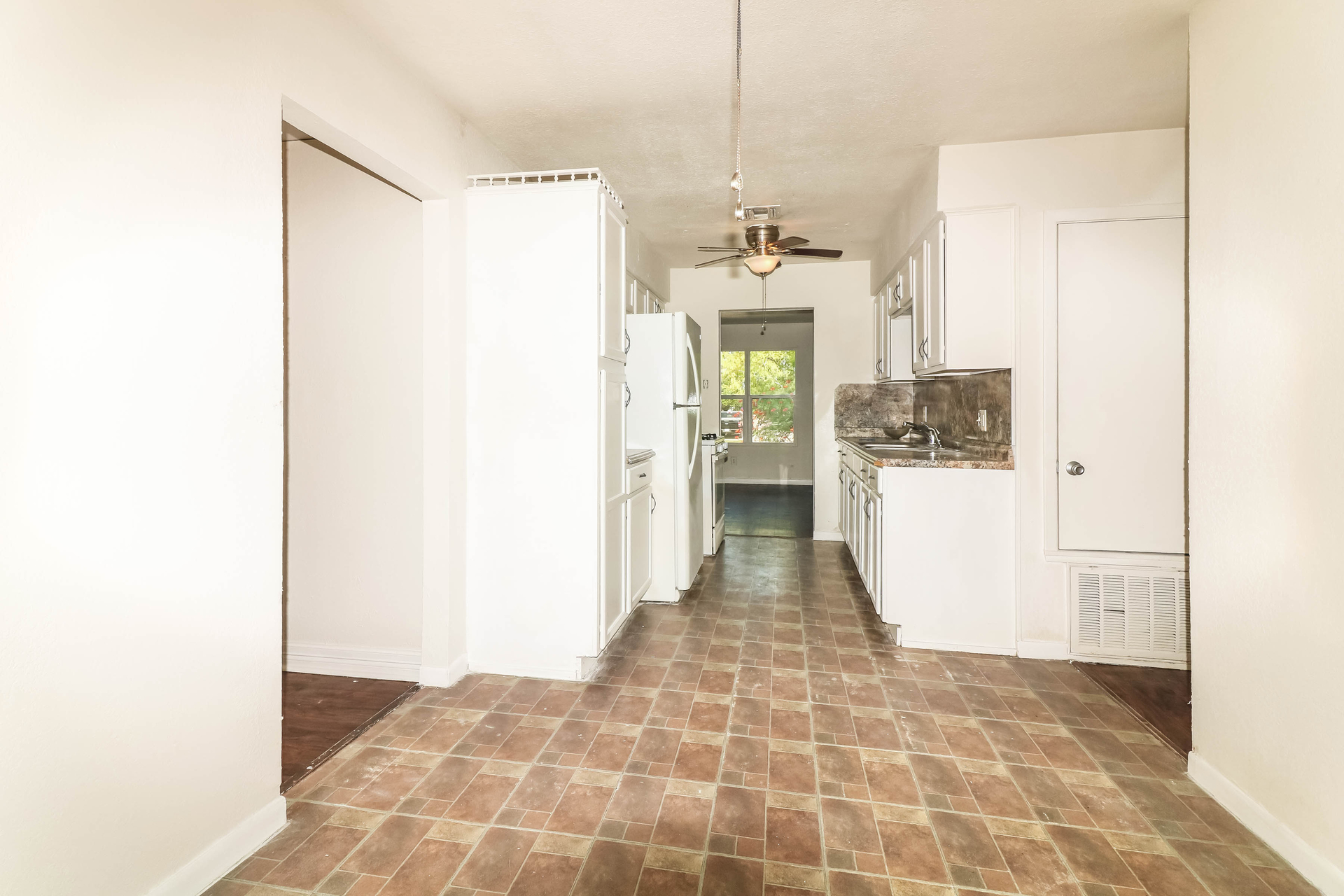 Photo 19 of 21 of 306 N Houston St, Aransas Pass, TX