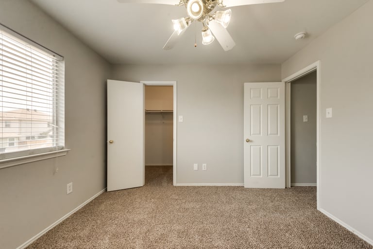Photo 25 of 31 - 9729 Parkmere Dr, Fort Worth, TX 76108