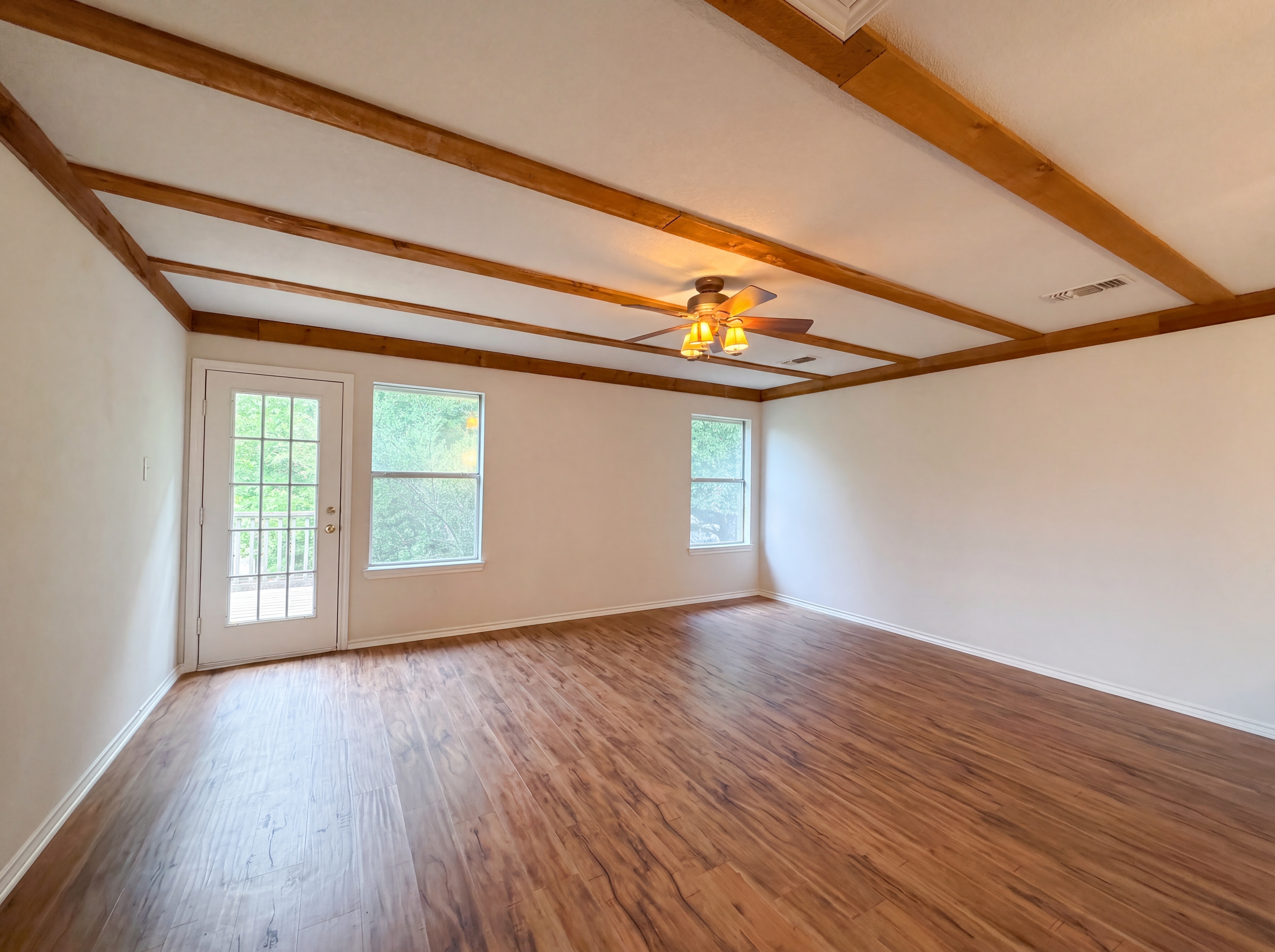Photo 11 of 27 of 6218 Kingswood Dr, Arlington, TX