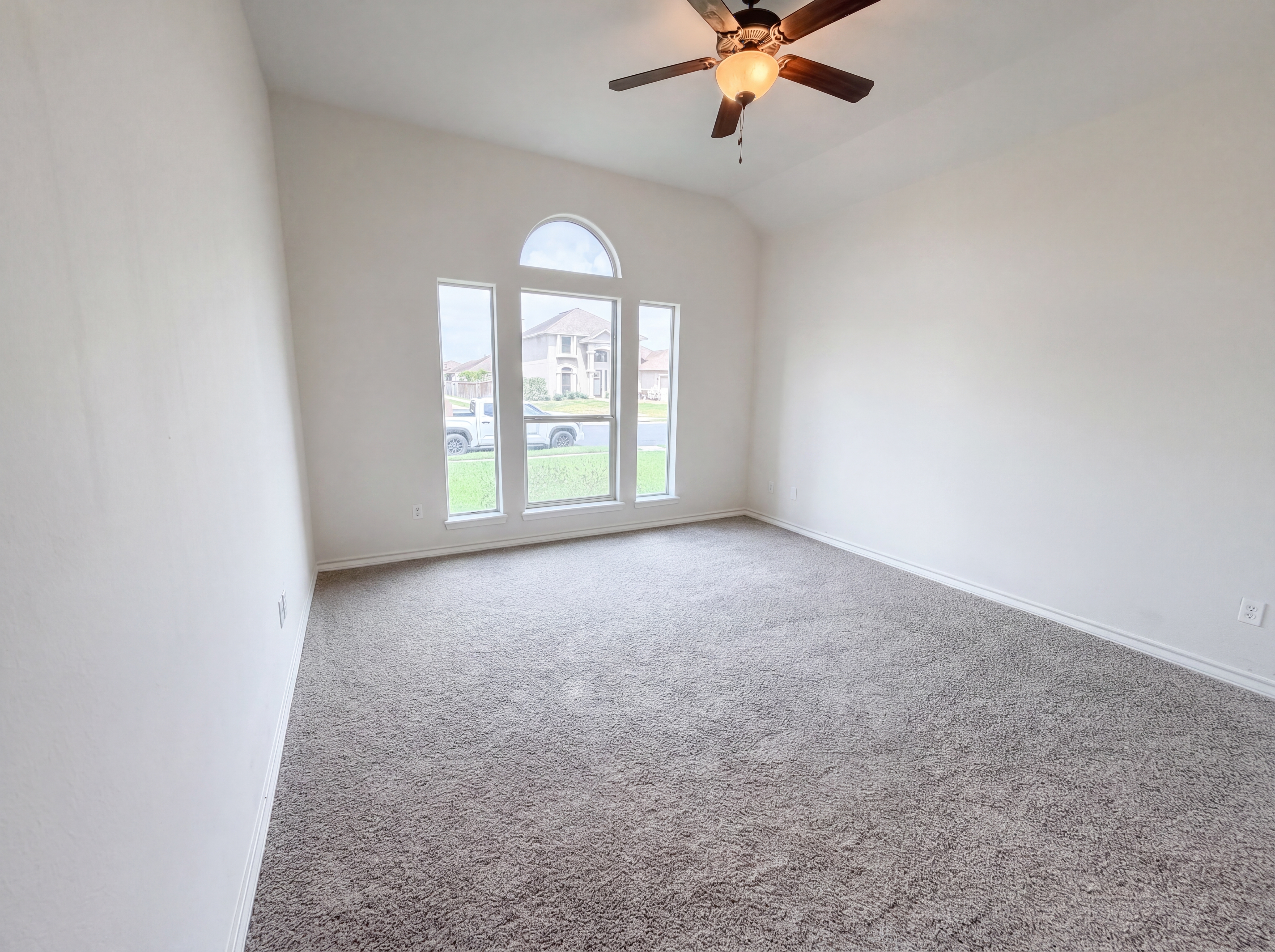 Photo 7 of 20 of 5721 Loire Blvd, Corpus Christi, TX