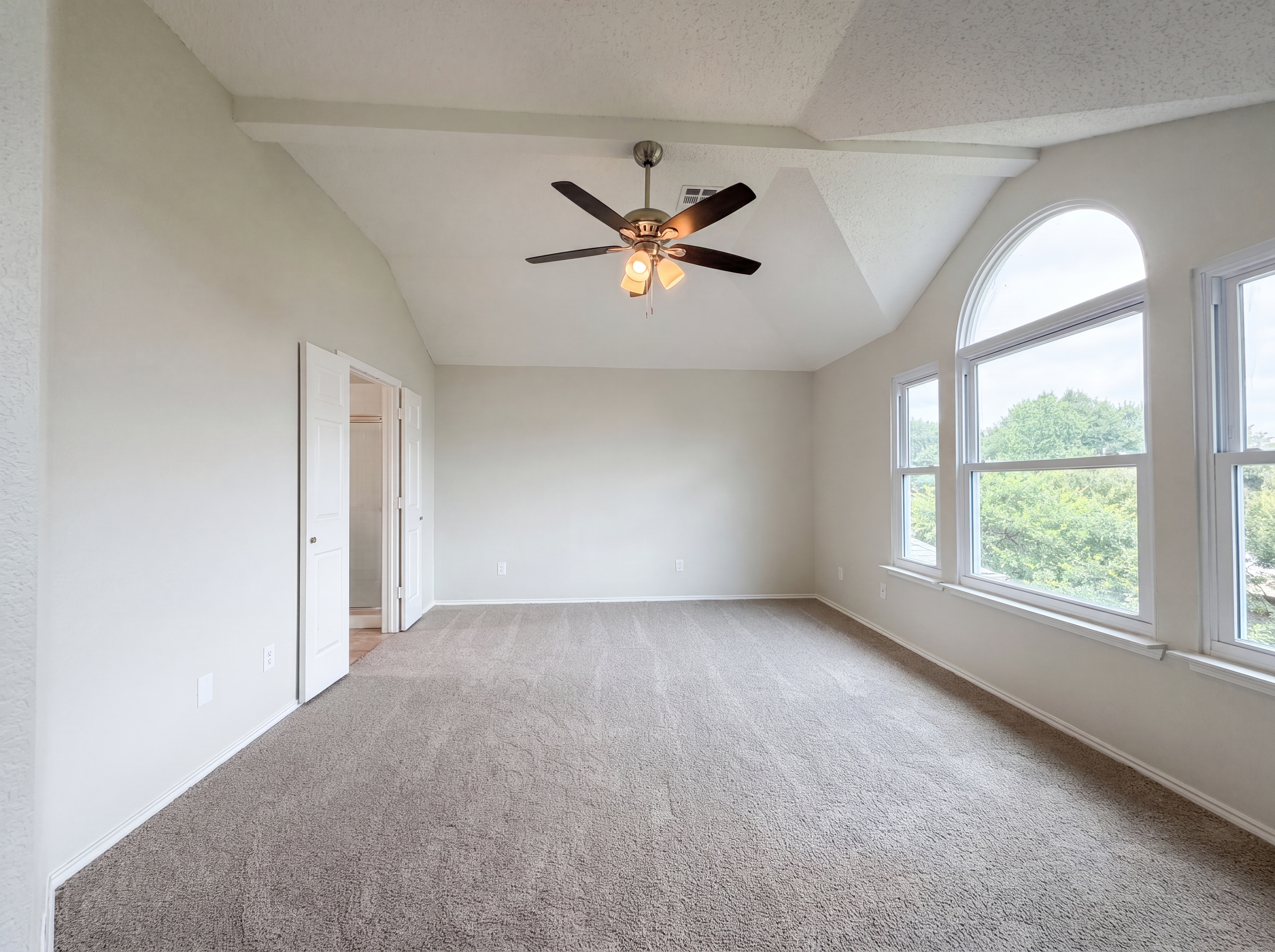 Photo 4 of 31 of 2404 Katina Dr, Flower Mound, TX