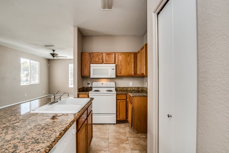 Photo 8 of 28 - 1454 E Atlanta Ave, Phoenix, AZ 85040