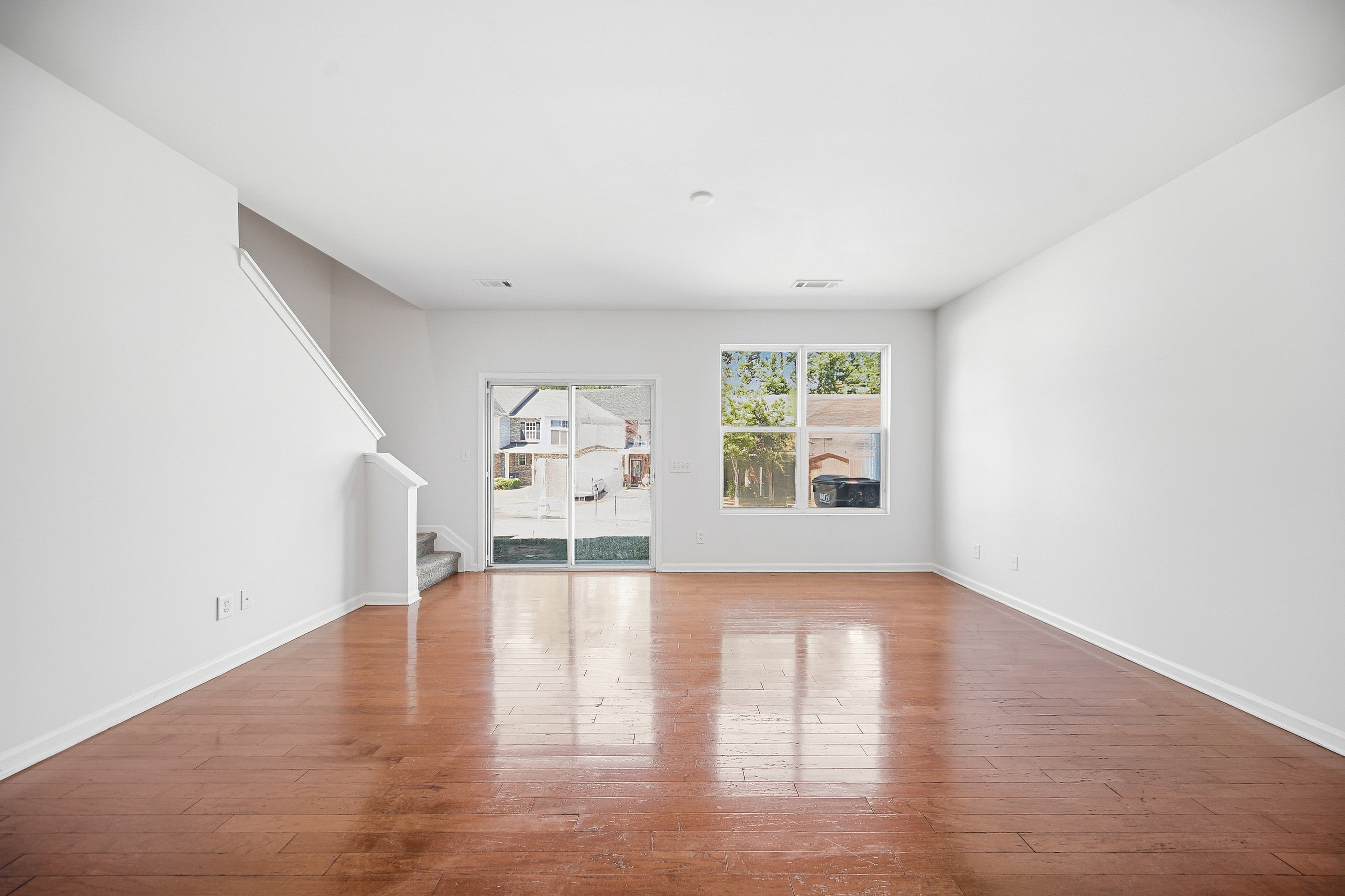 Photo 3 of 22 of 3318 Fernview Dr, Lawrenceville, GA