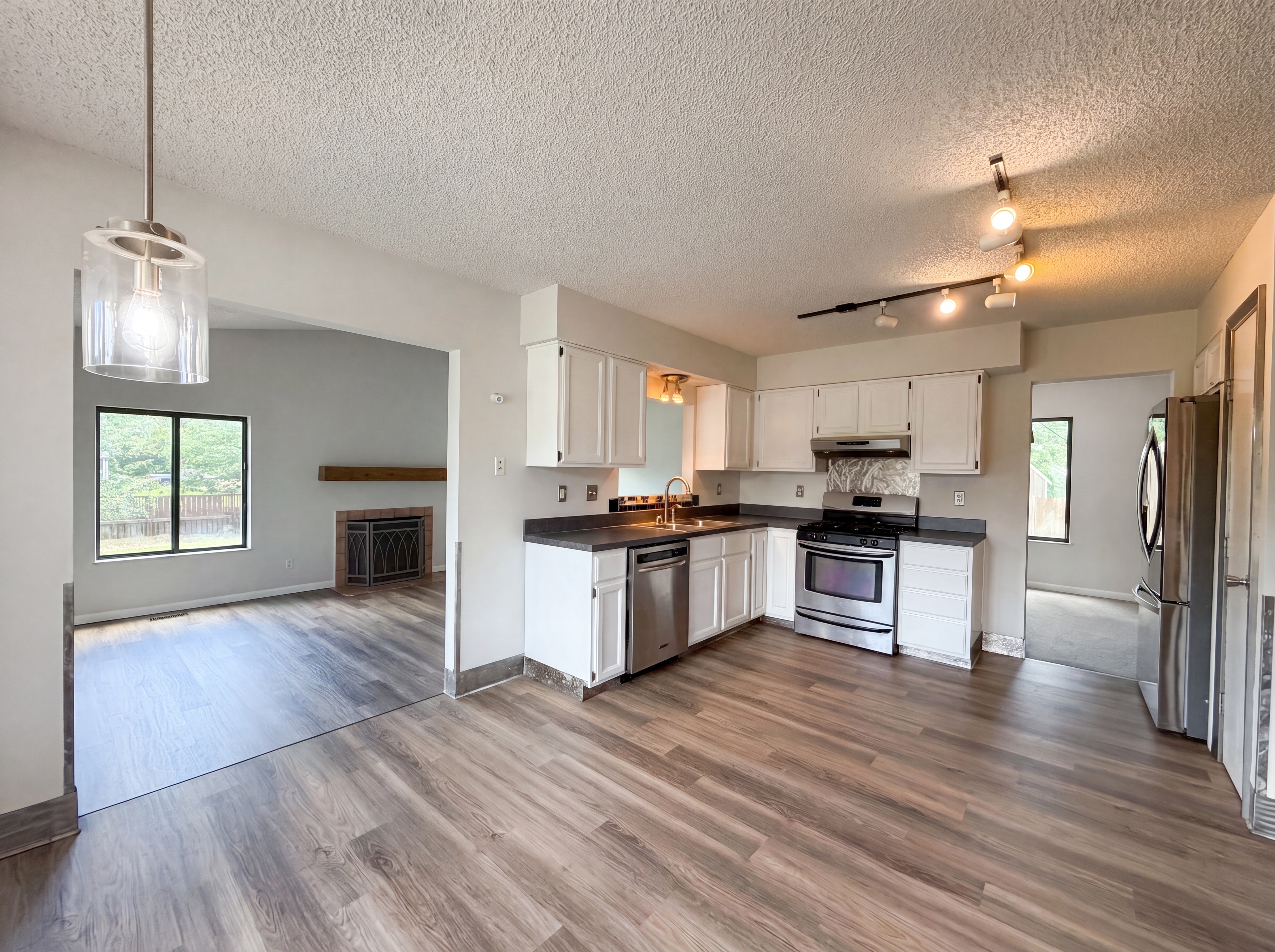 Photo 2 of 41 of 3581 Meadowgate Ct, Pickerington, OH