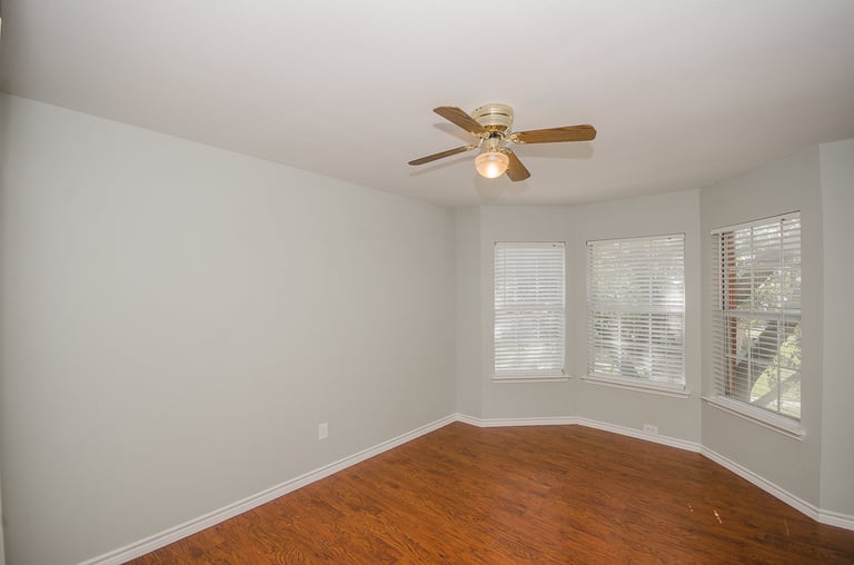 Photo 23 of 28 - 1628 Chapman St, Cedar Hill, TX 75104
