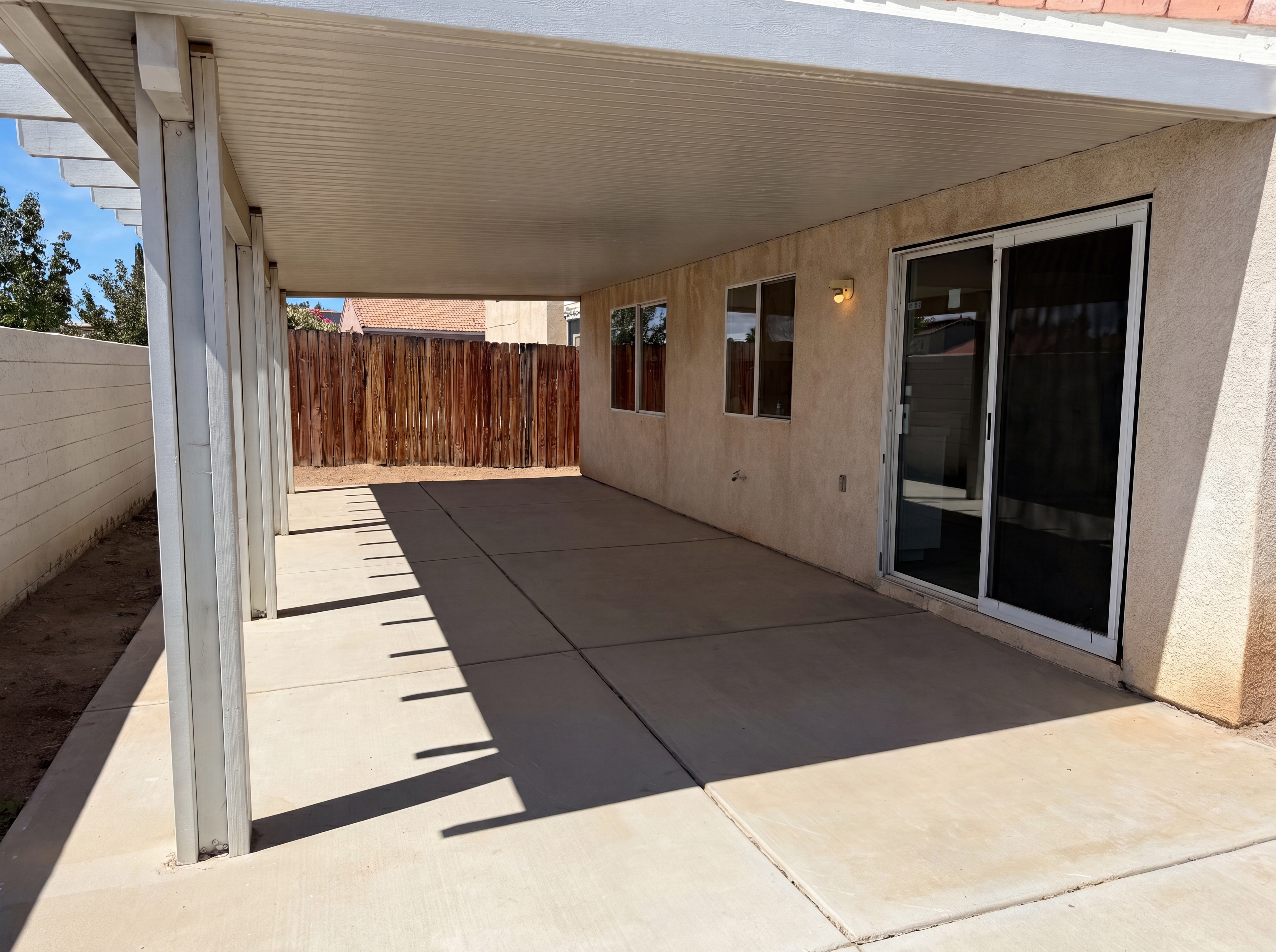 Photo 5 of 18 of 13577 Monterey Way, Victorville, CA
