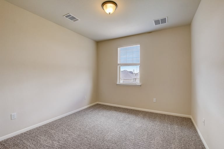 Photo 32 of 37 - 20409 Great Egret Ln, Pflugerville, TX 78660