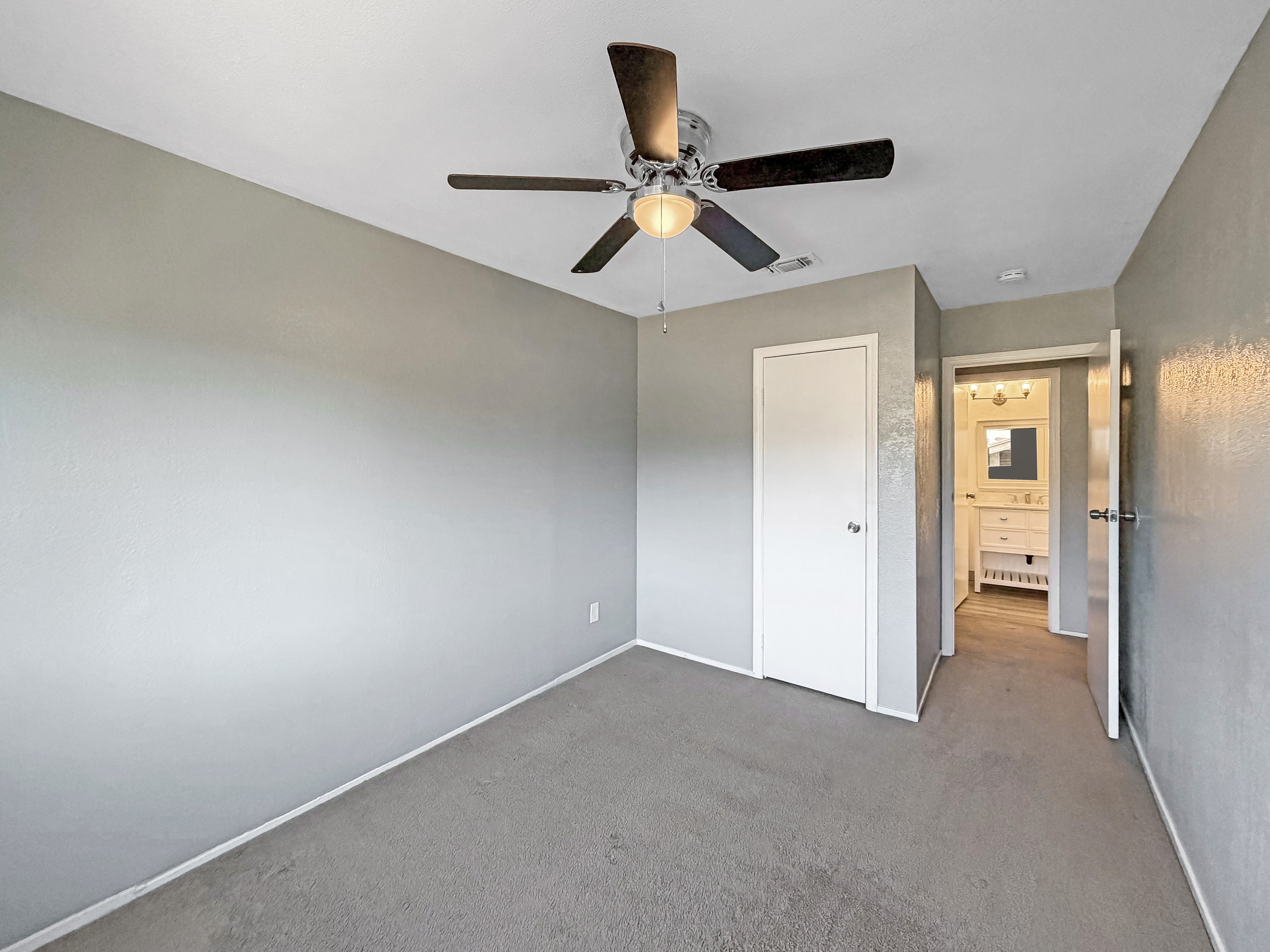 Photo 4 of 16 of 815 Quail Dr, Lake Elsinore, CA