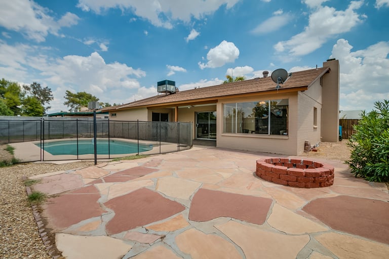 Photo 5 of 33 - 4658 W Aire Libre Ave, Glendale, AZ 85306