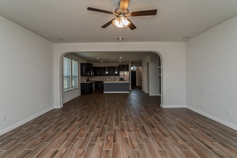 Photo 10 of 20 - 1225 Rebecca Ln, Fort Worth, TX 76131