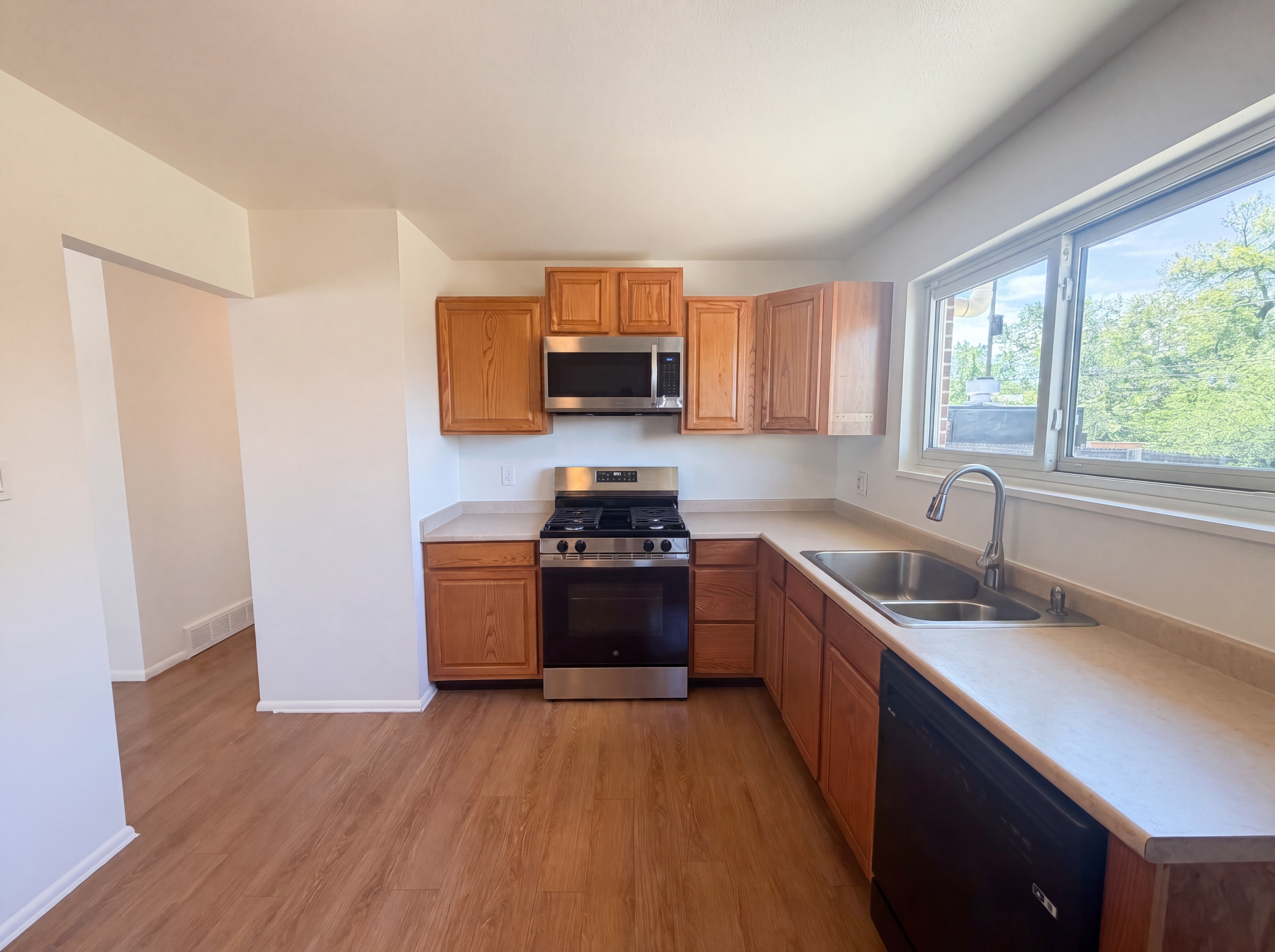 Photo 6 of 25 of 1902 E 116th Pl, Northglenn, CO