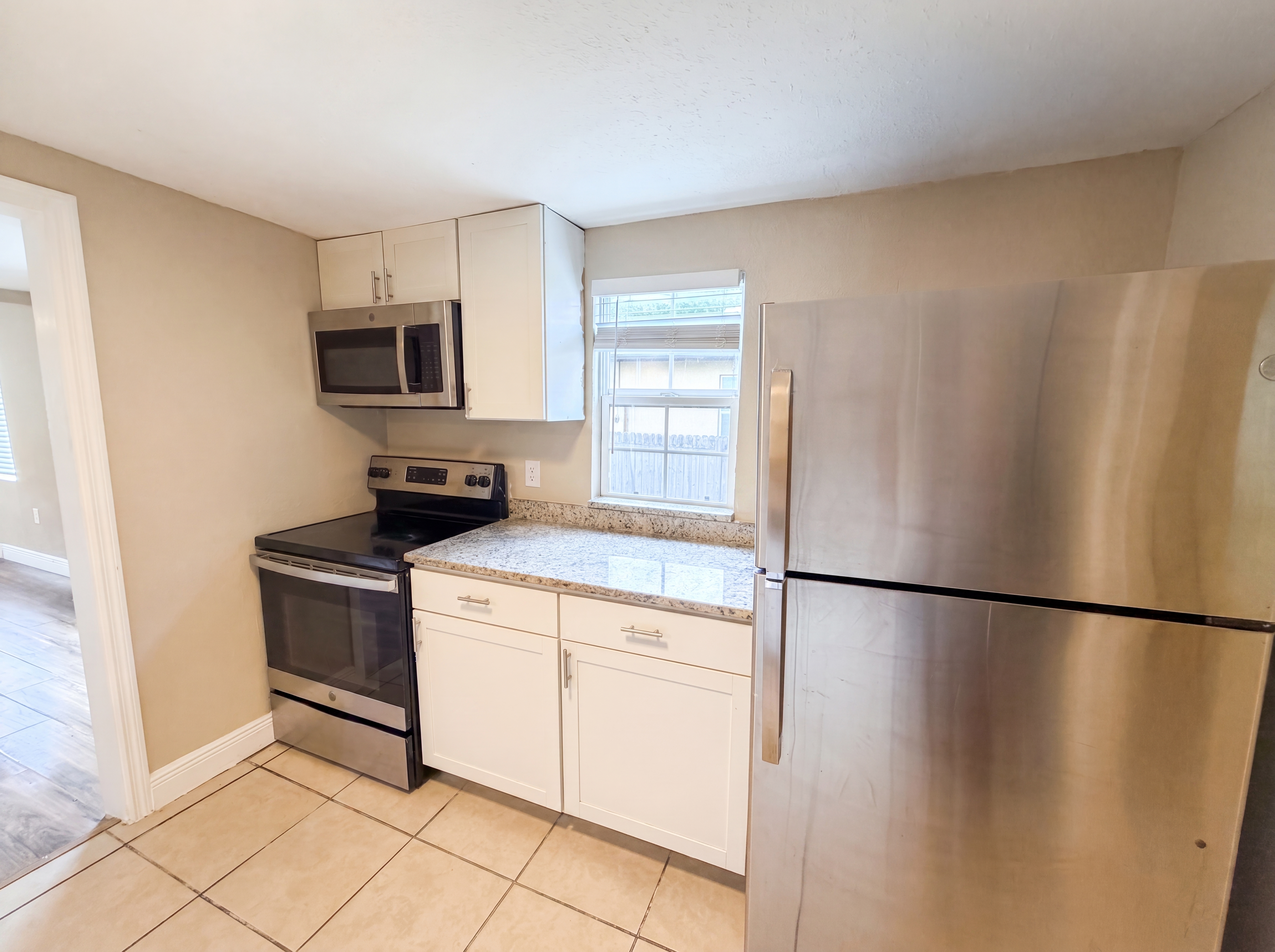 Photo 10 of 23 of 1506 W 16th St, Sanford, FL